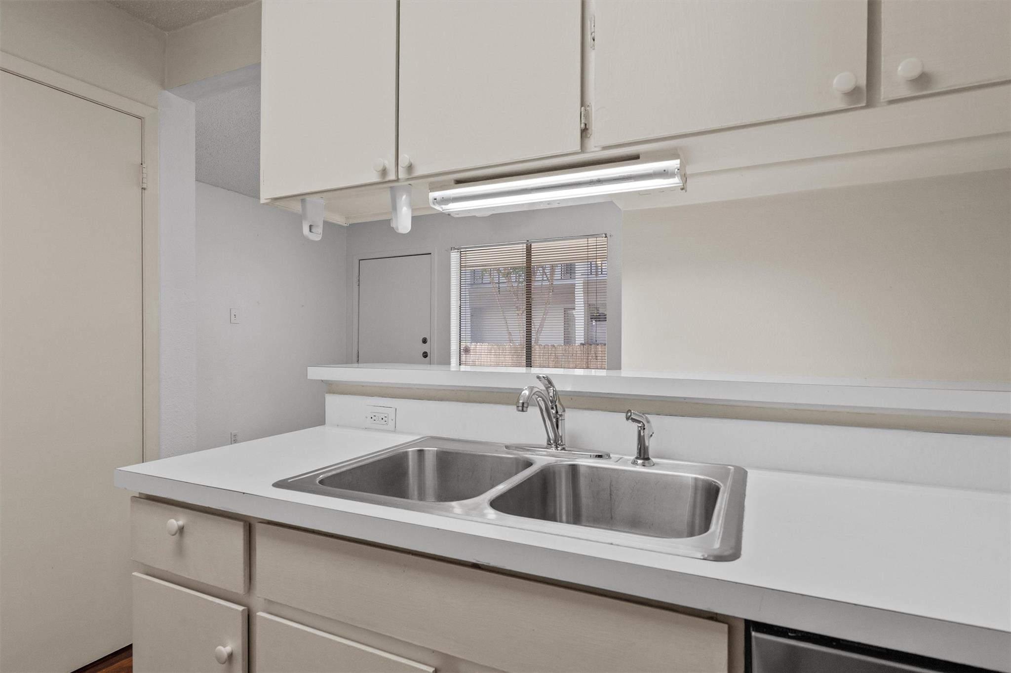 6910 Hart Ln # 203, Austin, TX 78731