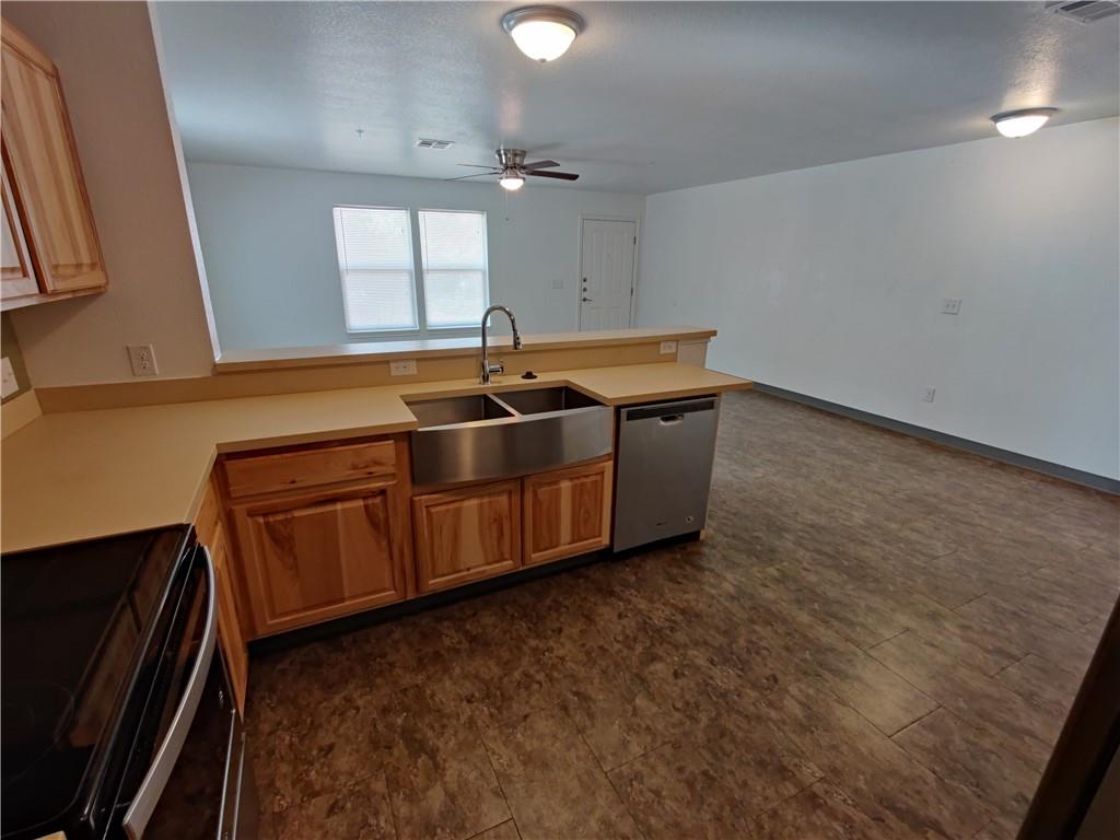 702 W 6th St # C, Taylor, TX 76574