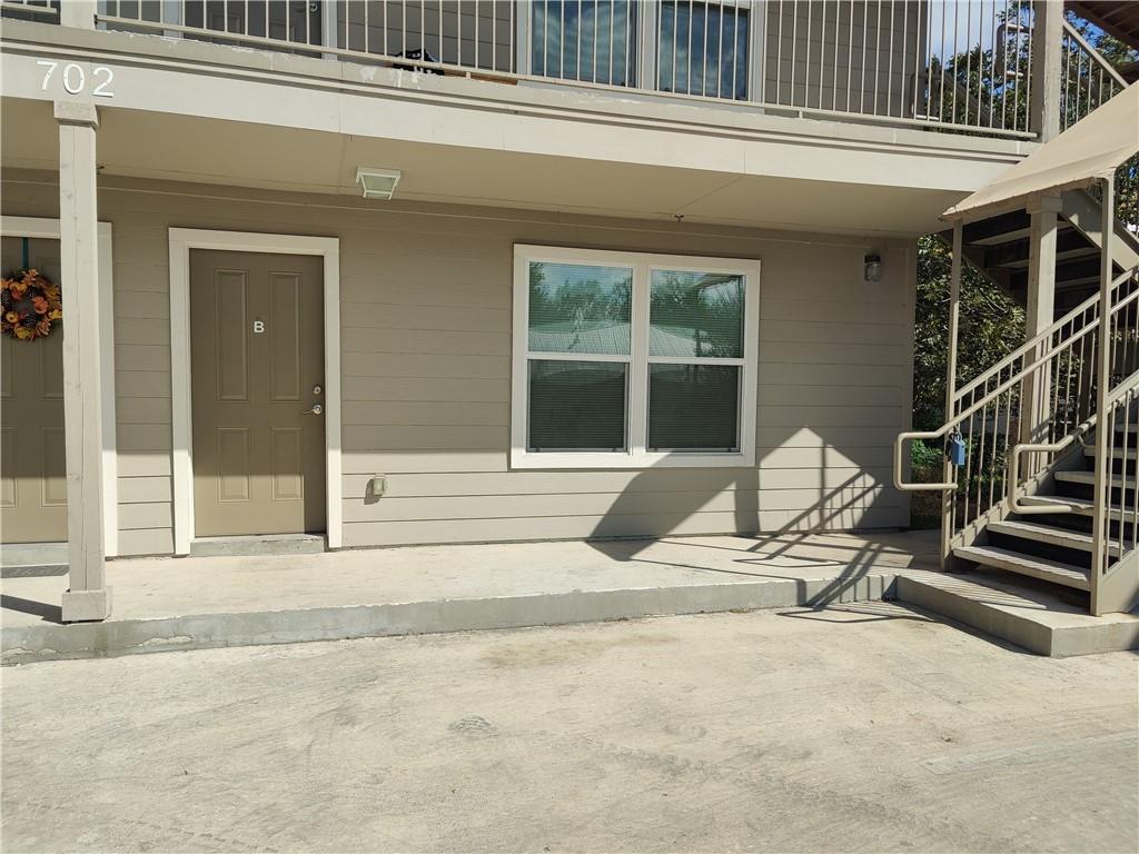 702 W 6th St # C, Taylor, TX 76574