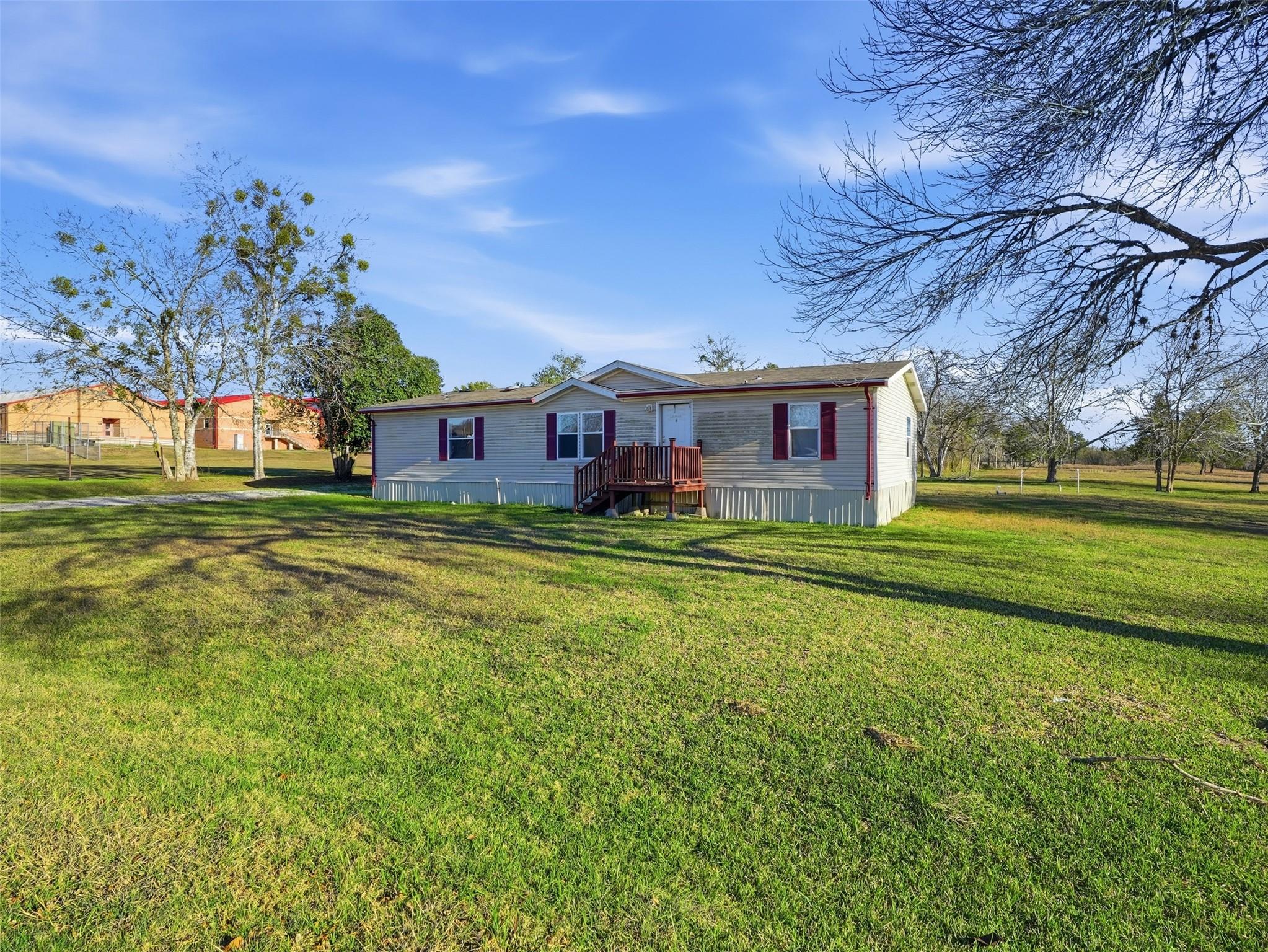 1123 Dunn St, Yoakum, TX 77995
