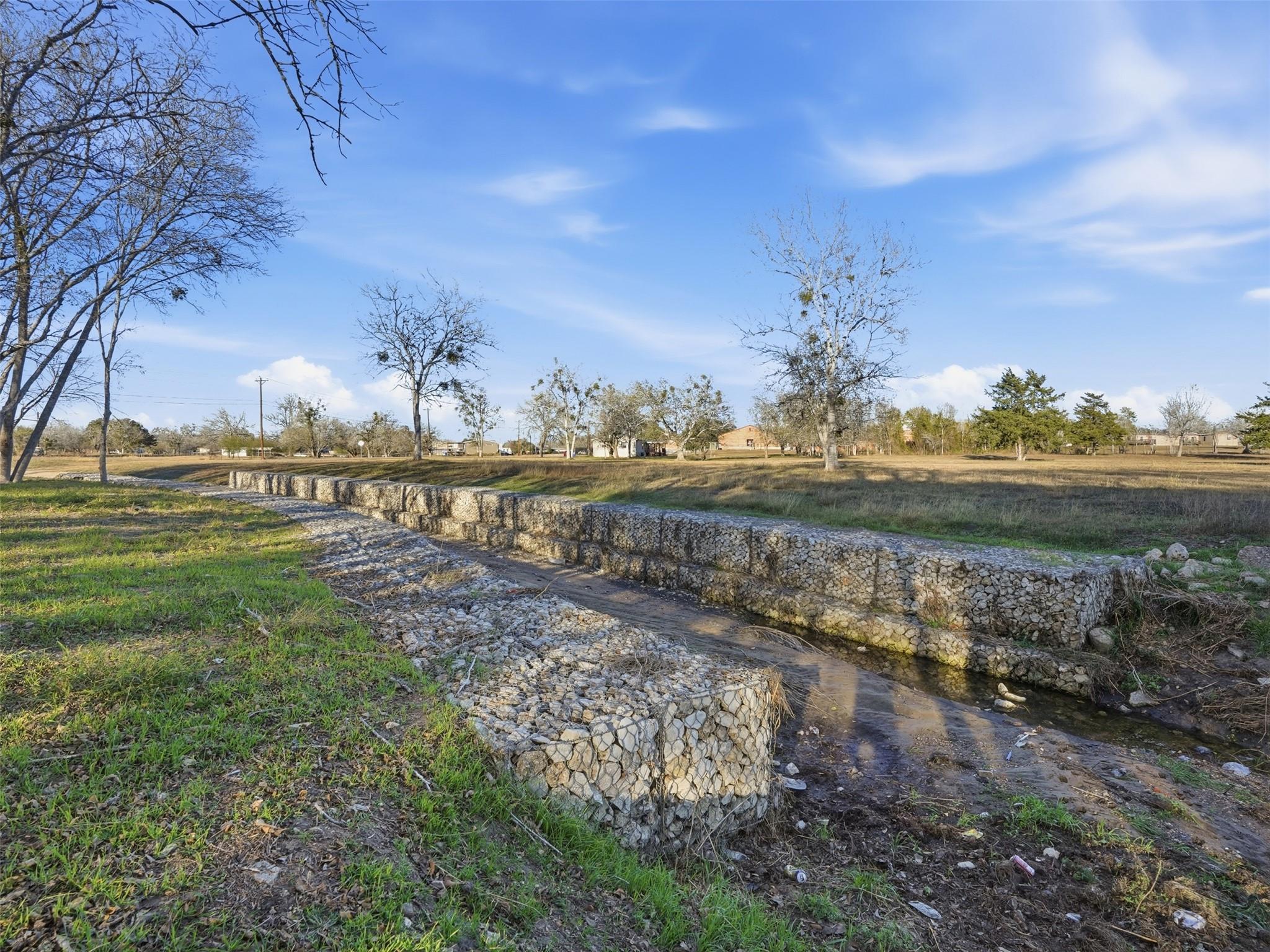 1123 Dunn St, Yoakum, TX 77995