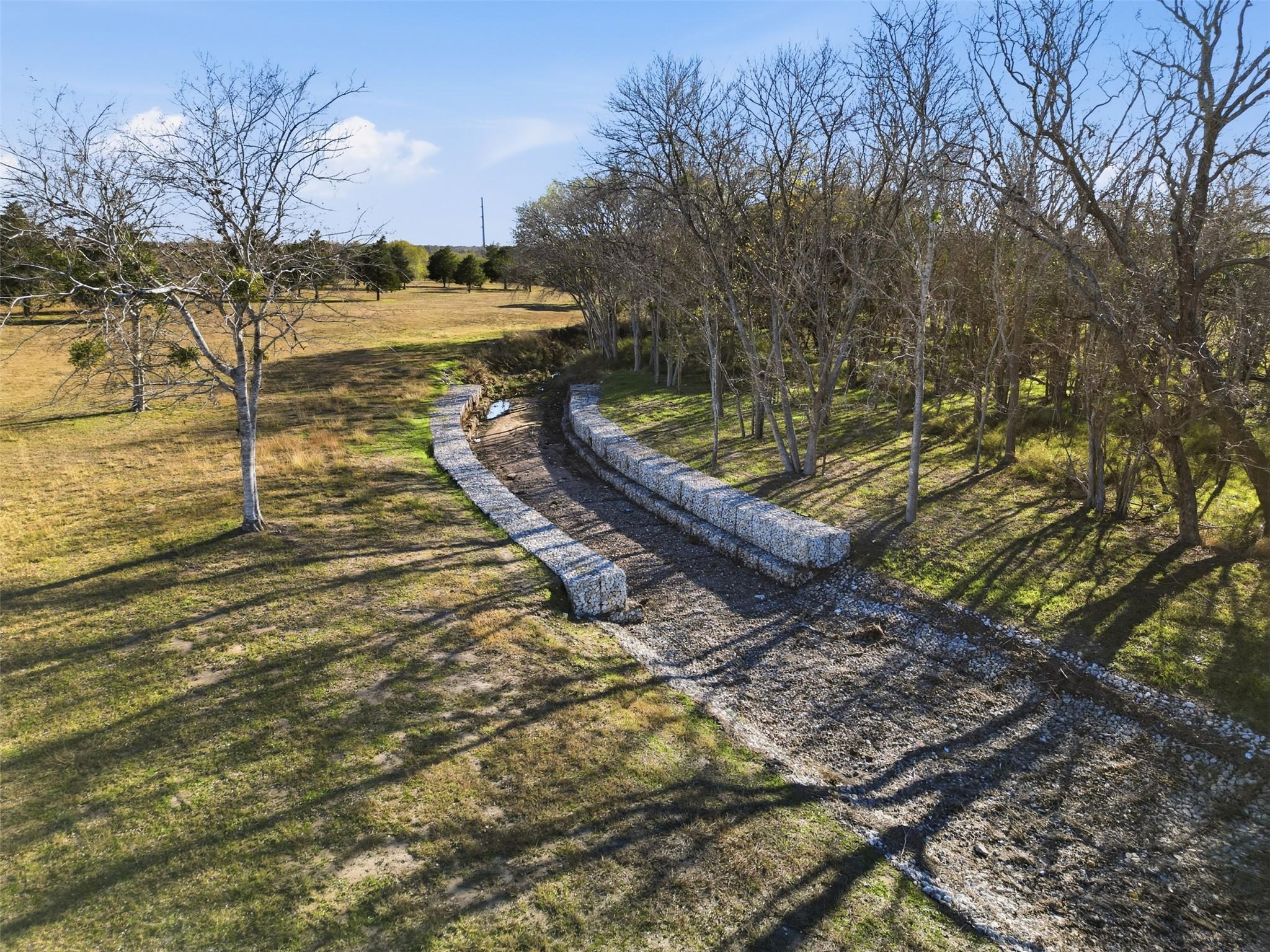 1123 Dunn St, Yoakum, TX 77995