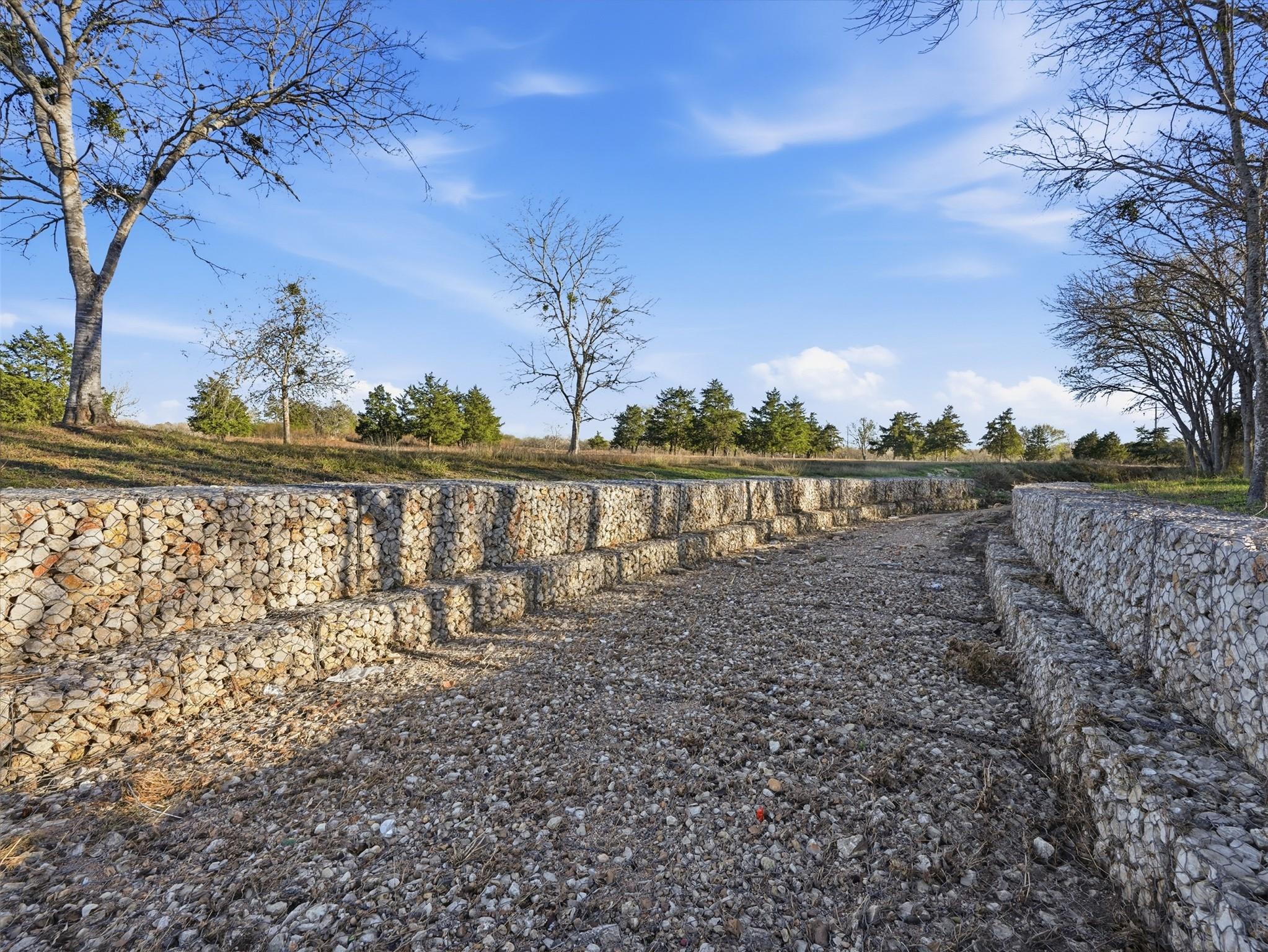 1123 Dunn St, Yoakum, TX 77995