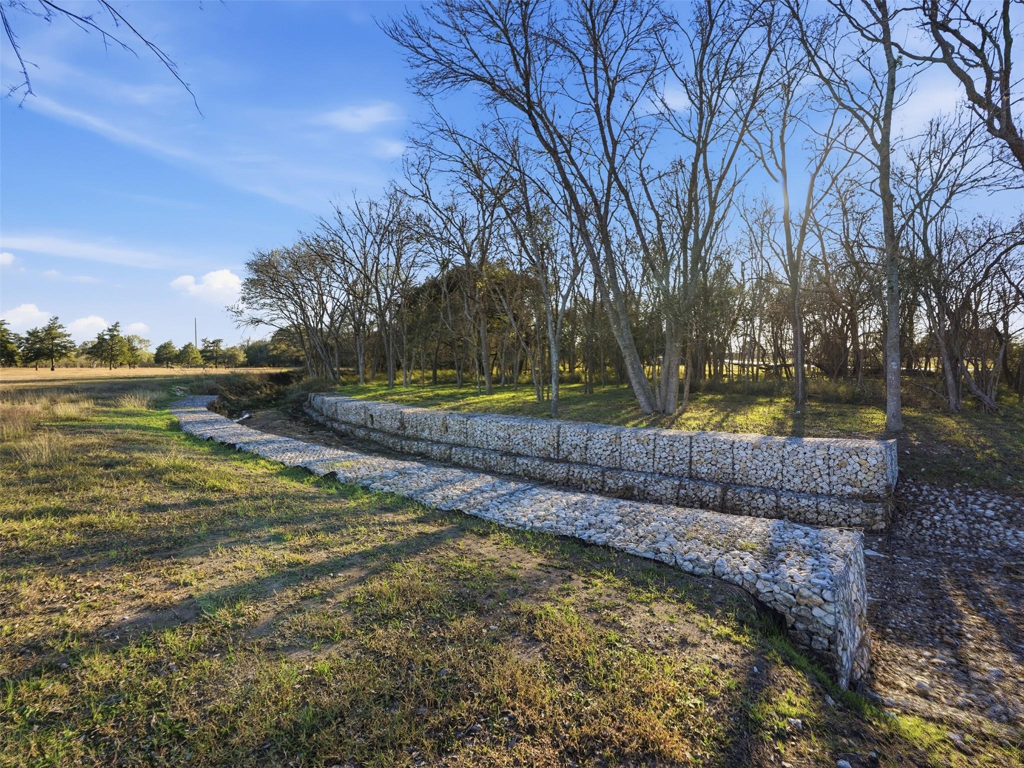 1123 Dunn St, Yoakum, TX 77995