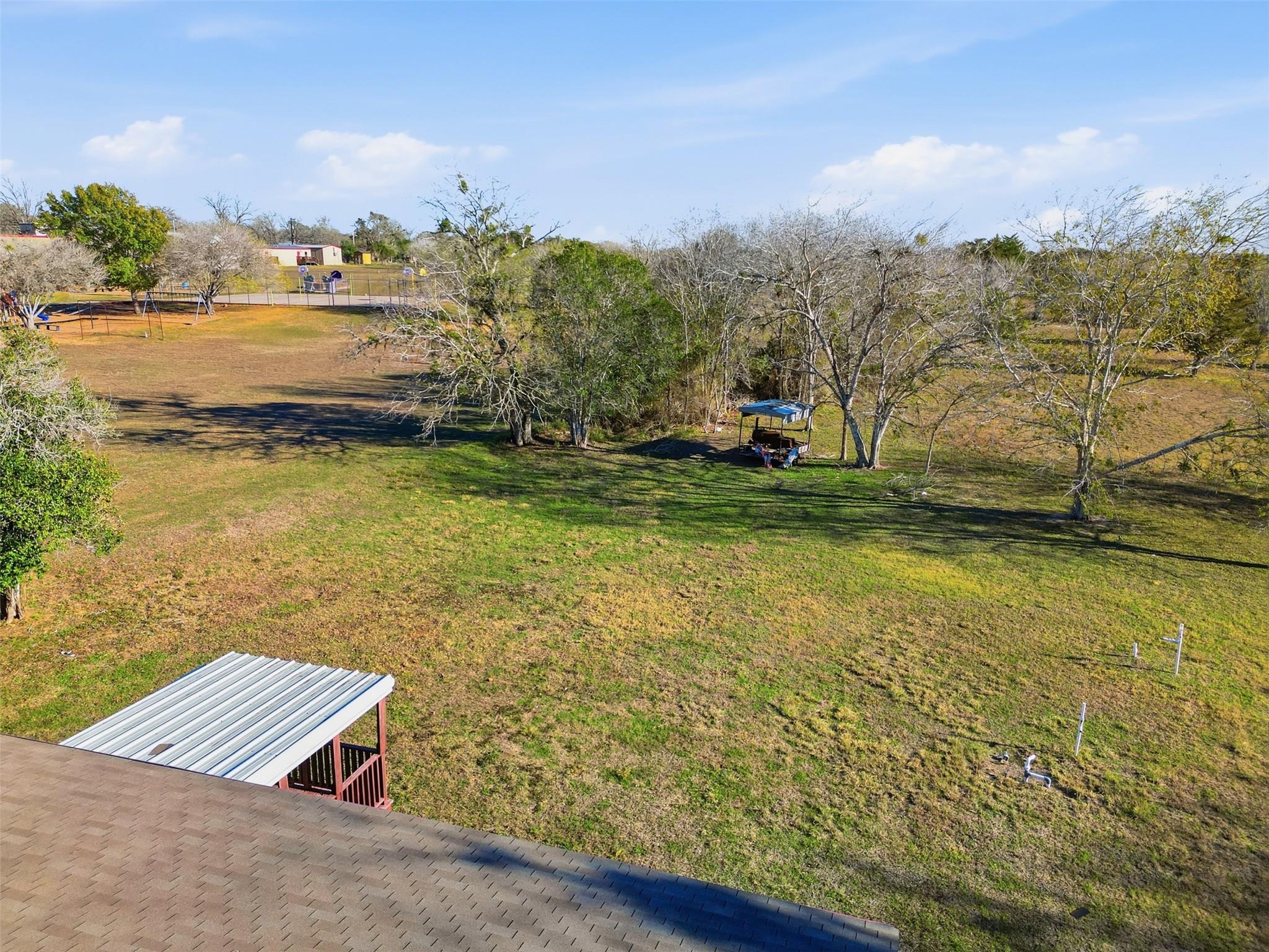 1123 Dunn St, Yoakum, TX 77995