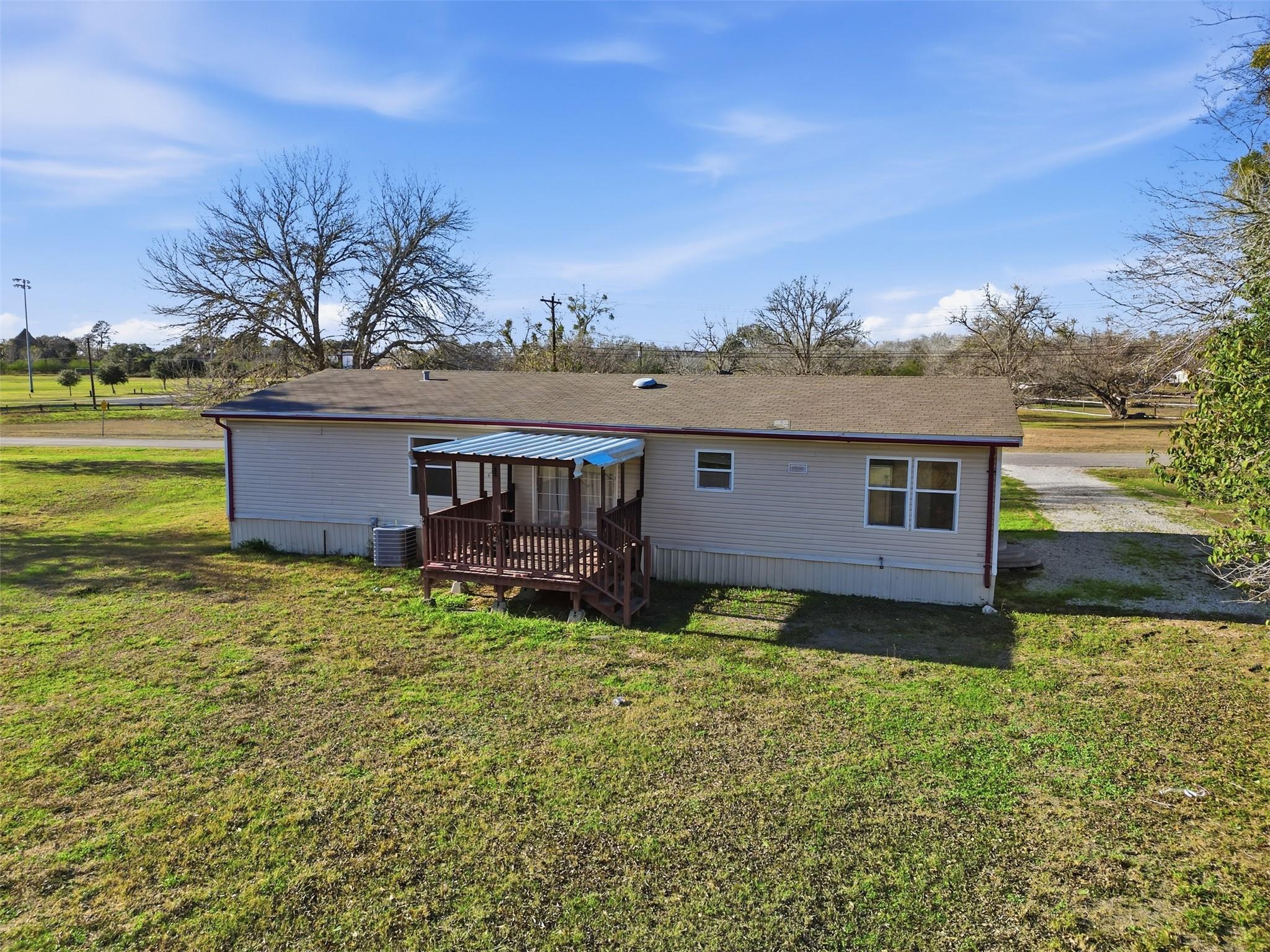 1123 Dunn St, Yoakum, TX 77995