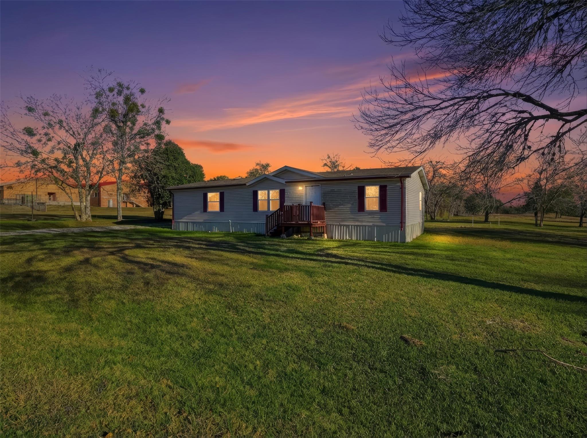 1123 Dunn St, Yoakum, TX 77995