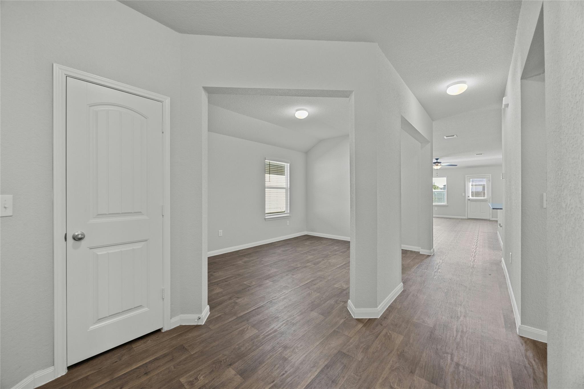 118 Rochester Ln W, Hutto, TX 78634