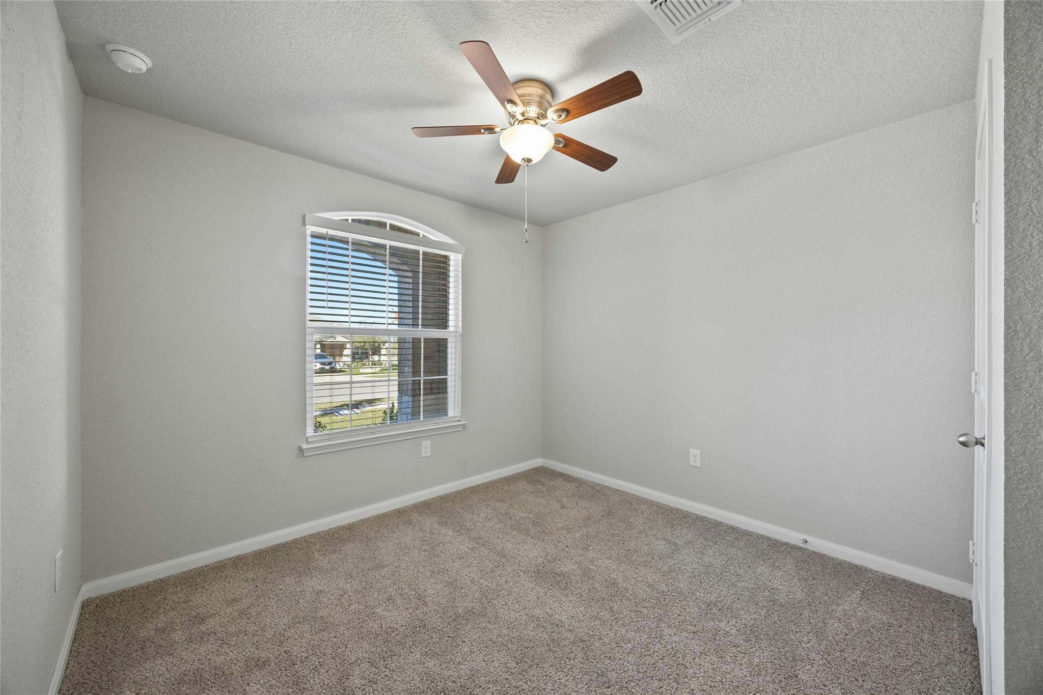 118 Rochester Ln, Hutto, TX 78634