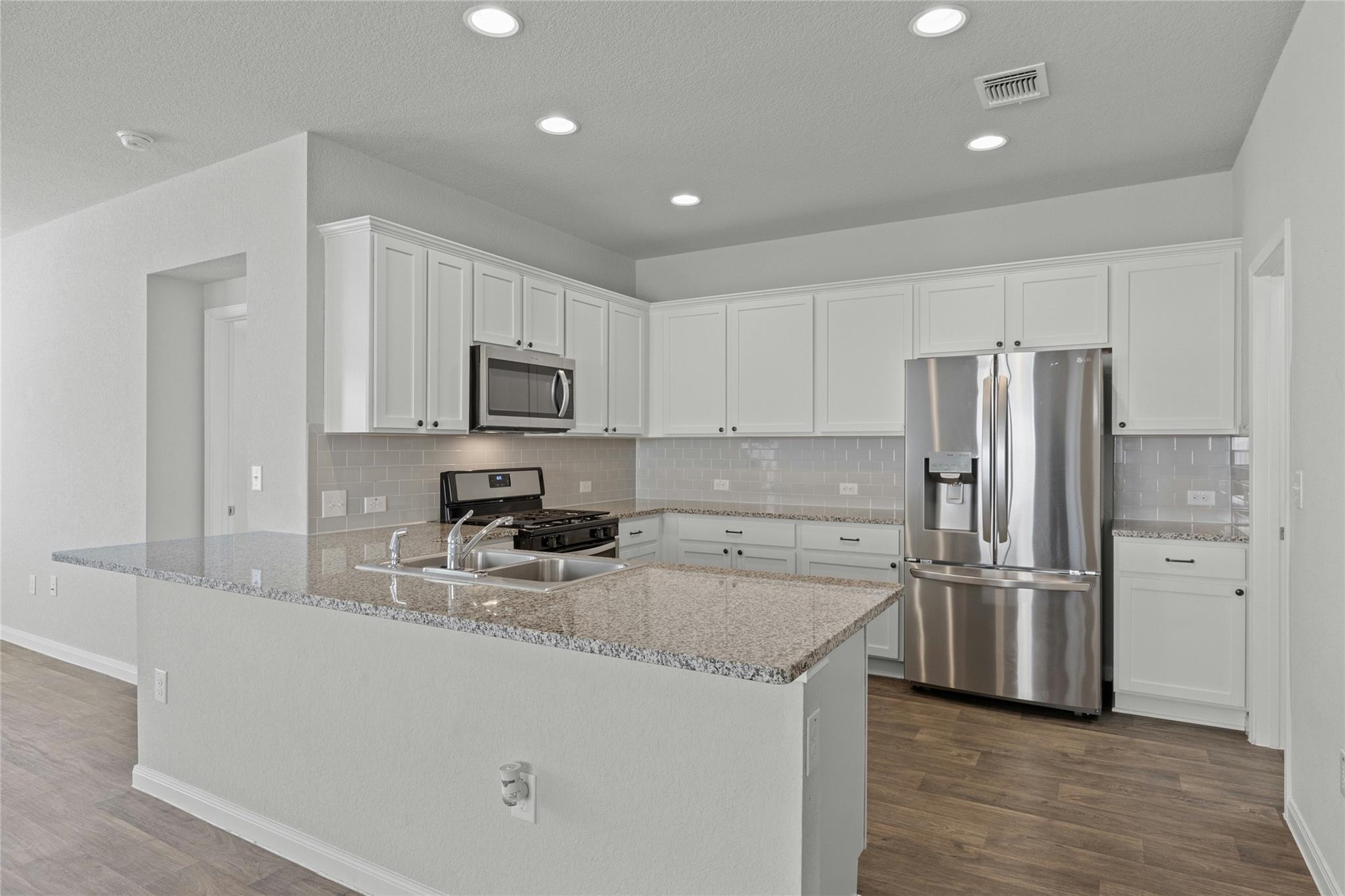 118 Rochester Ln, Hutto, TX 78634