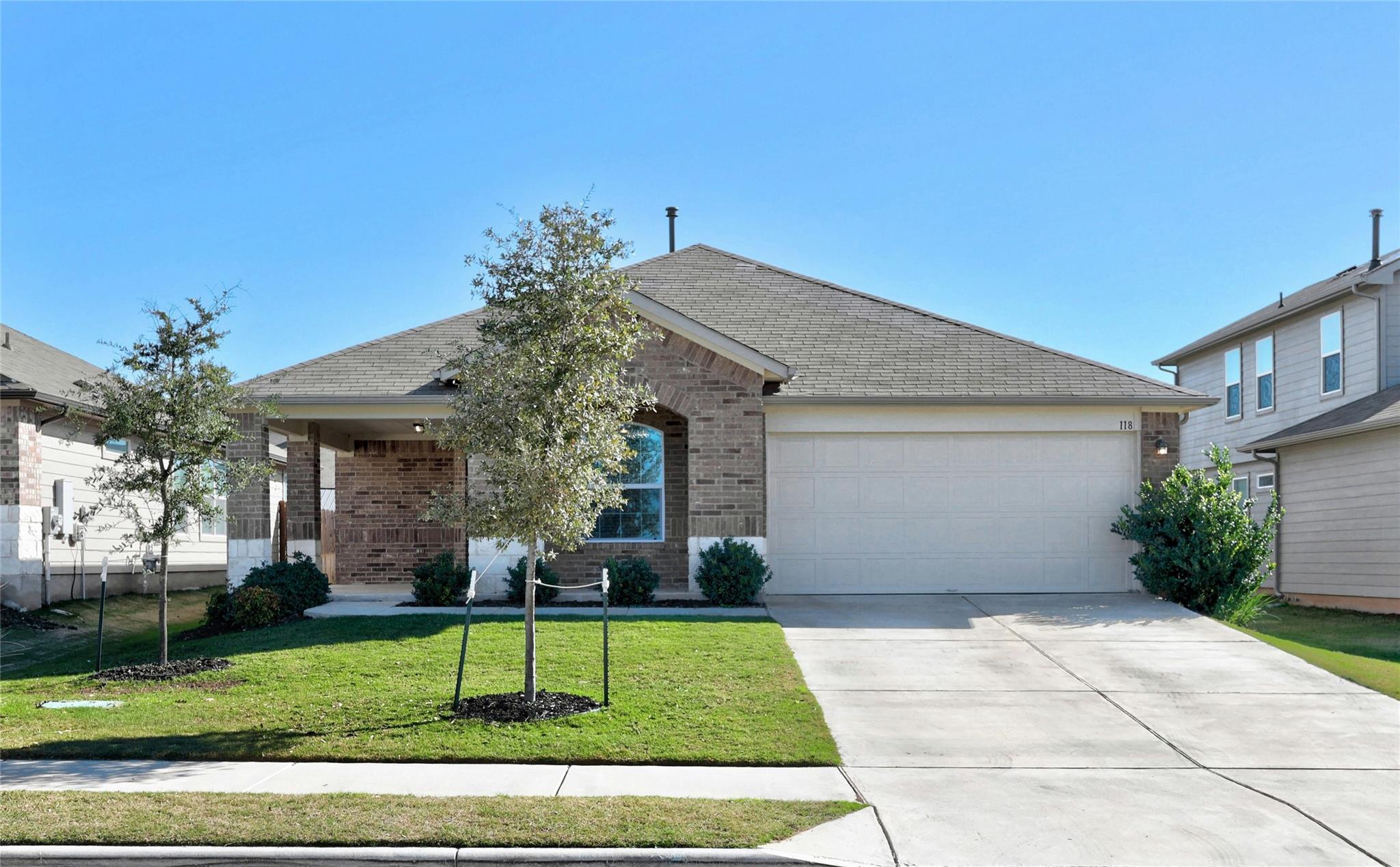 118 Rochester Ln W, Hutto, TX 78634