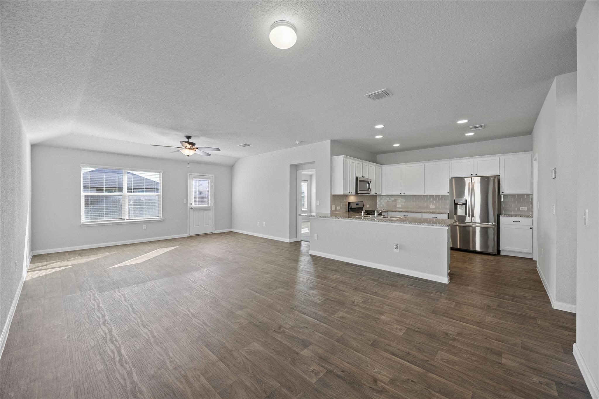 118 Rochester Ln W, Hutto, TX 78634