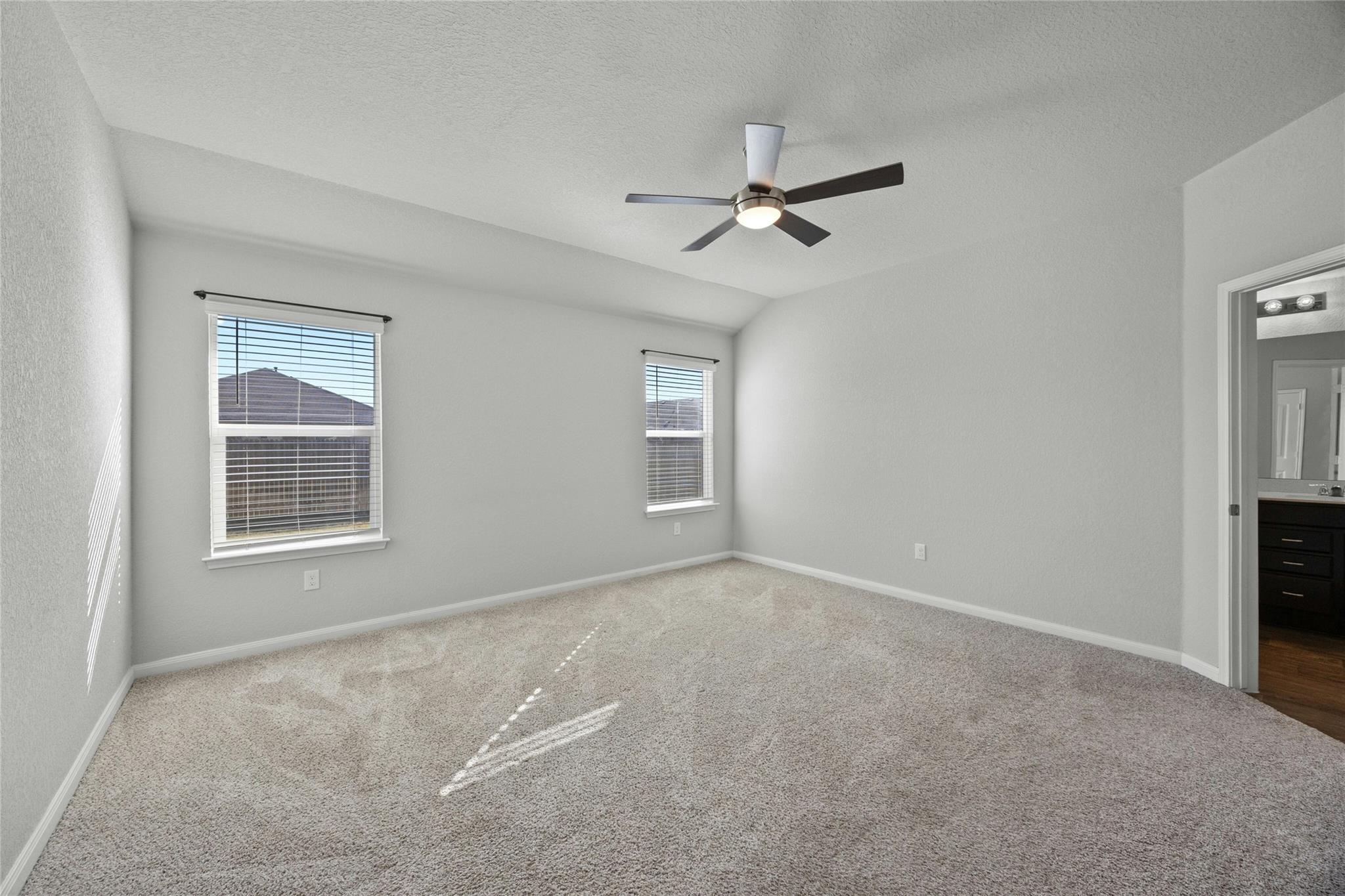 118 Rochester Ln, Hutto, TX 78634