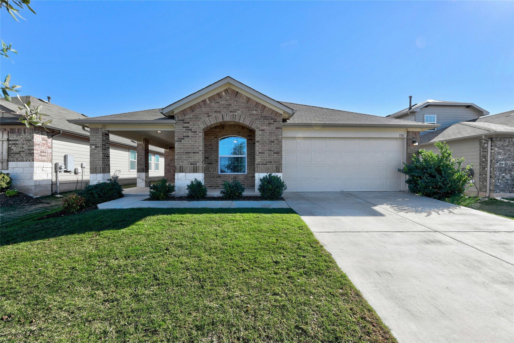 118 Rochester Ln W, Hutto, TX 78634