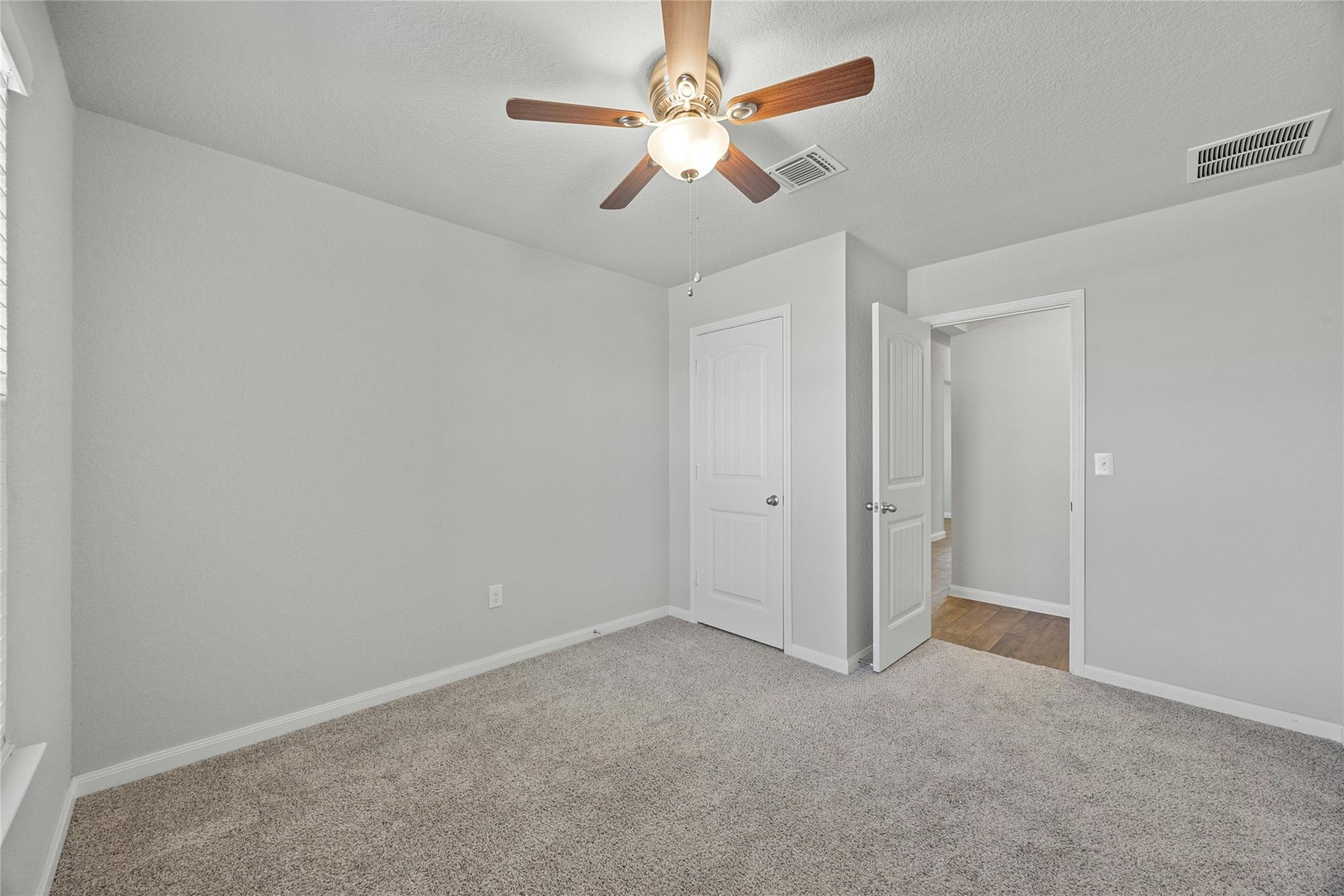 118 Rochester Ln, Hutto, TX 78634