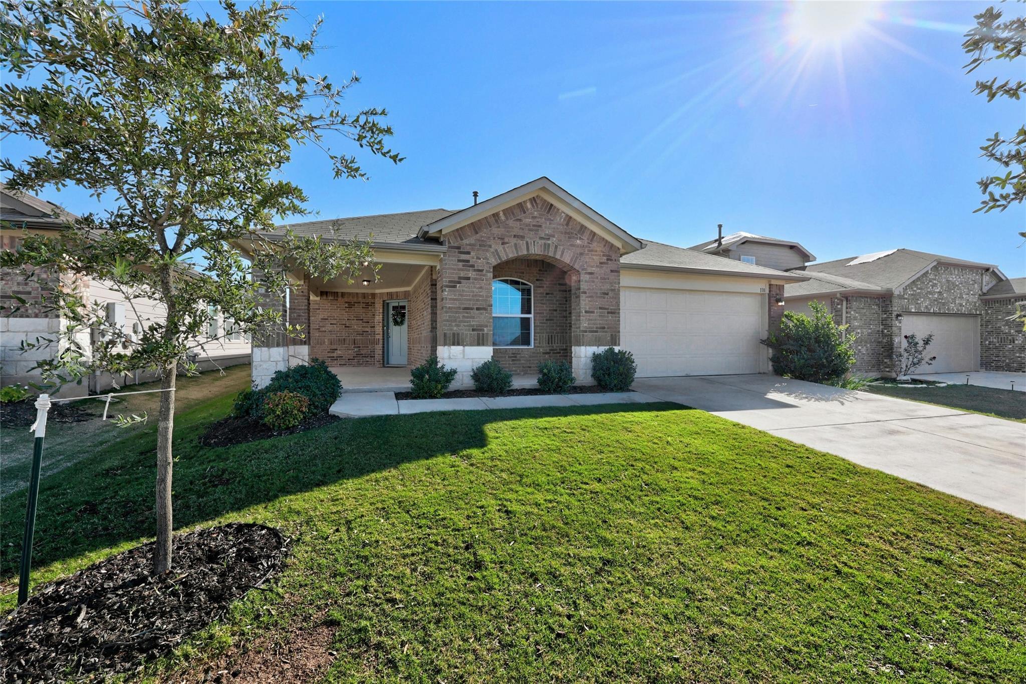 118 Rochester Ln W, Hutto, TX 78634