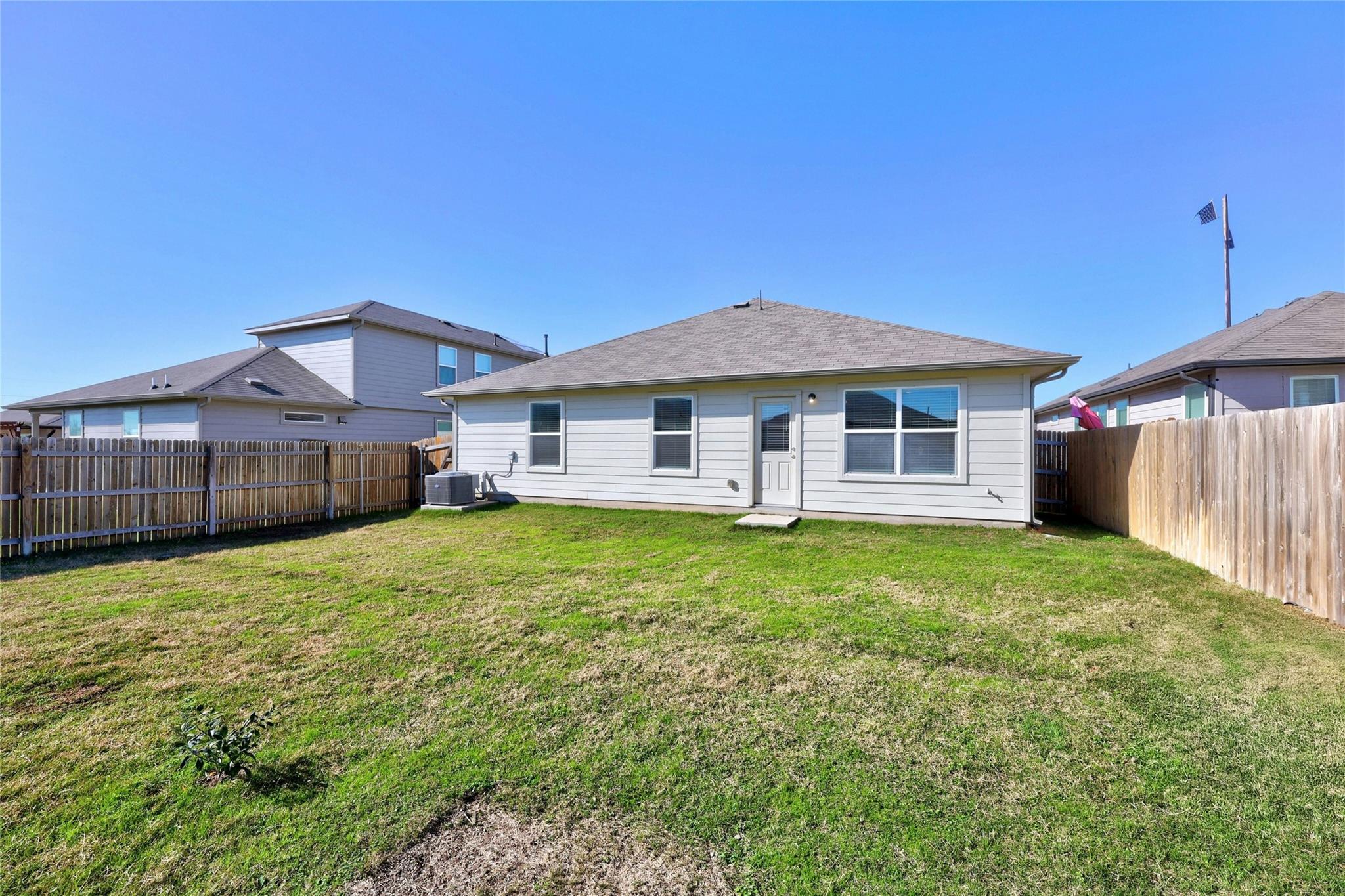 118 Rochester Ln, Hutto, TX 78634