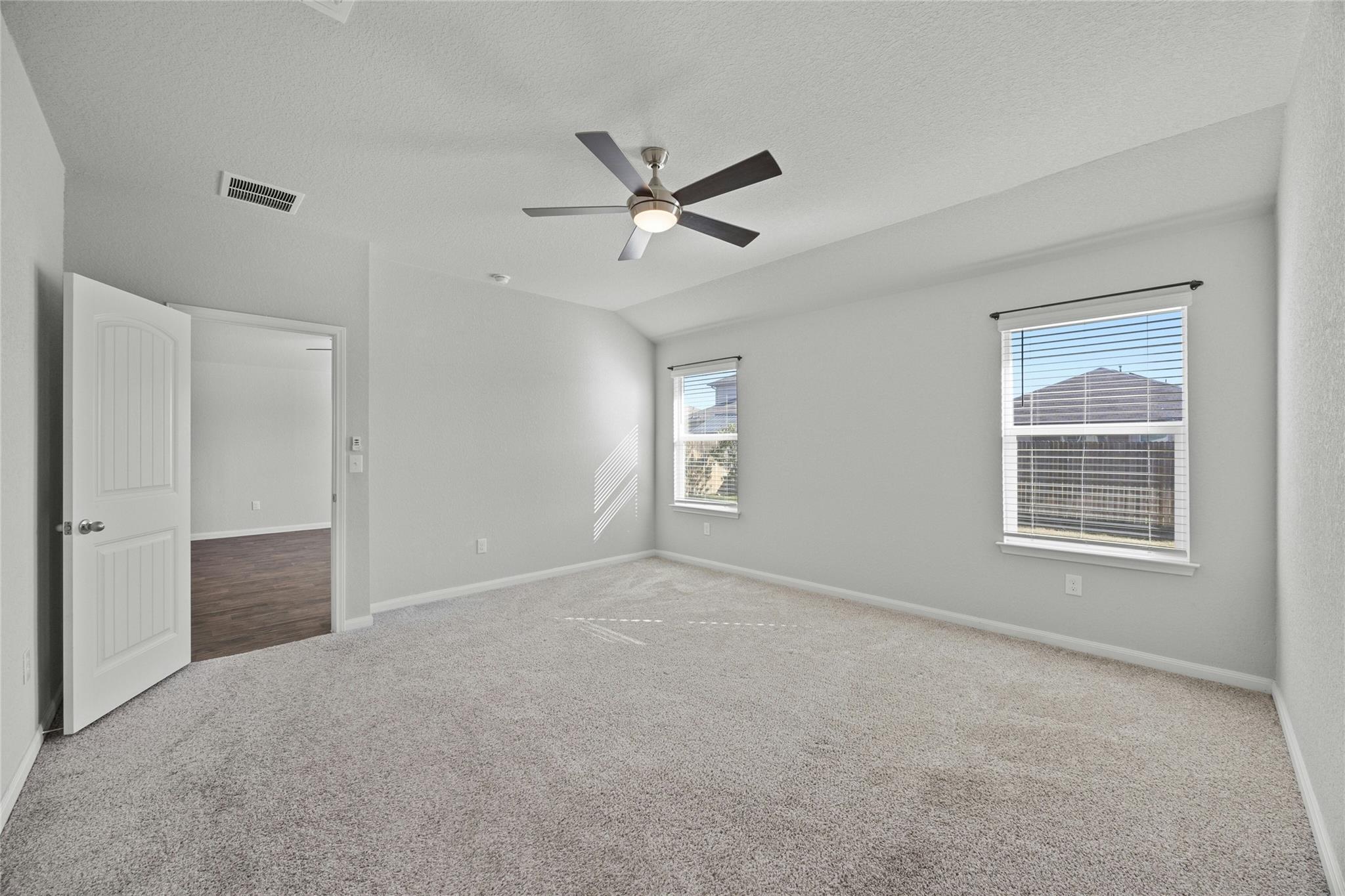 118 Rochester Ln, Hutto, TX 78634