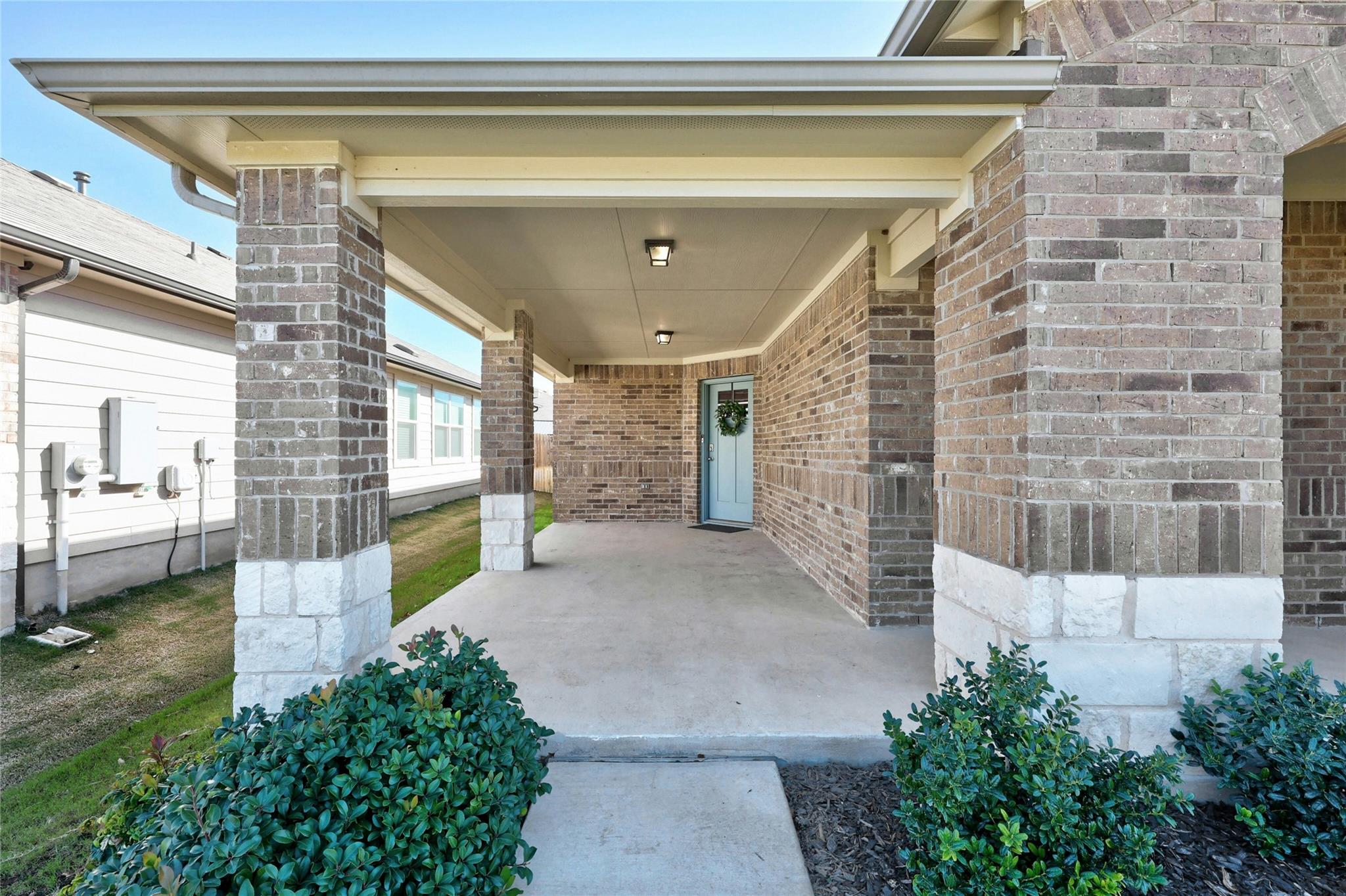 118 Rochester Ln W, Hutto, TX 78634