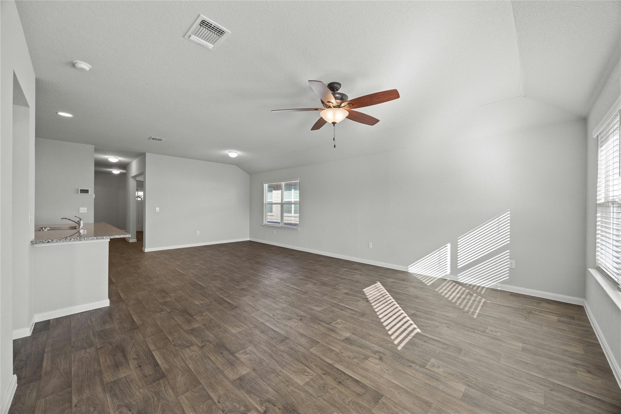 118 Rochester Ln, Hutto, TX 78634