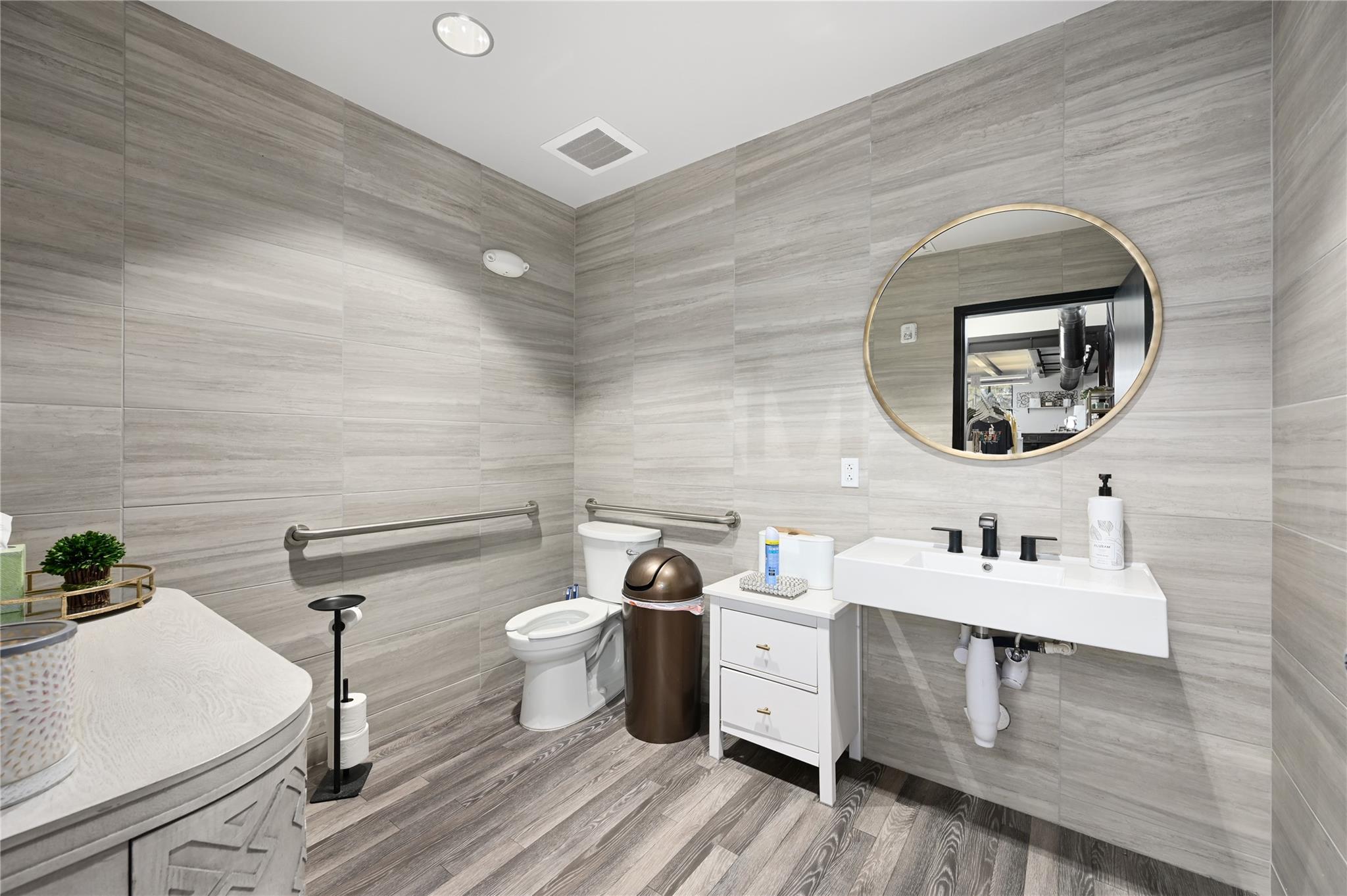 901 N Vista Ridge Blvd # 100, Cedar Park, TX 78613