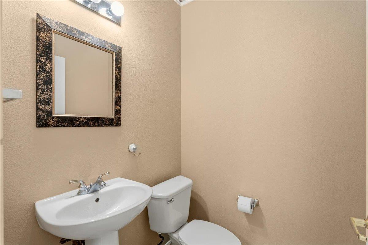 211 Whispering Wind Dr, Georgetown, TX 78633