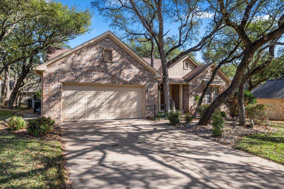211 Whispering Wind Dr, Georgetown, TX 78633