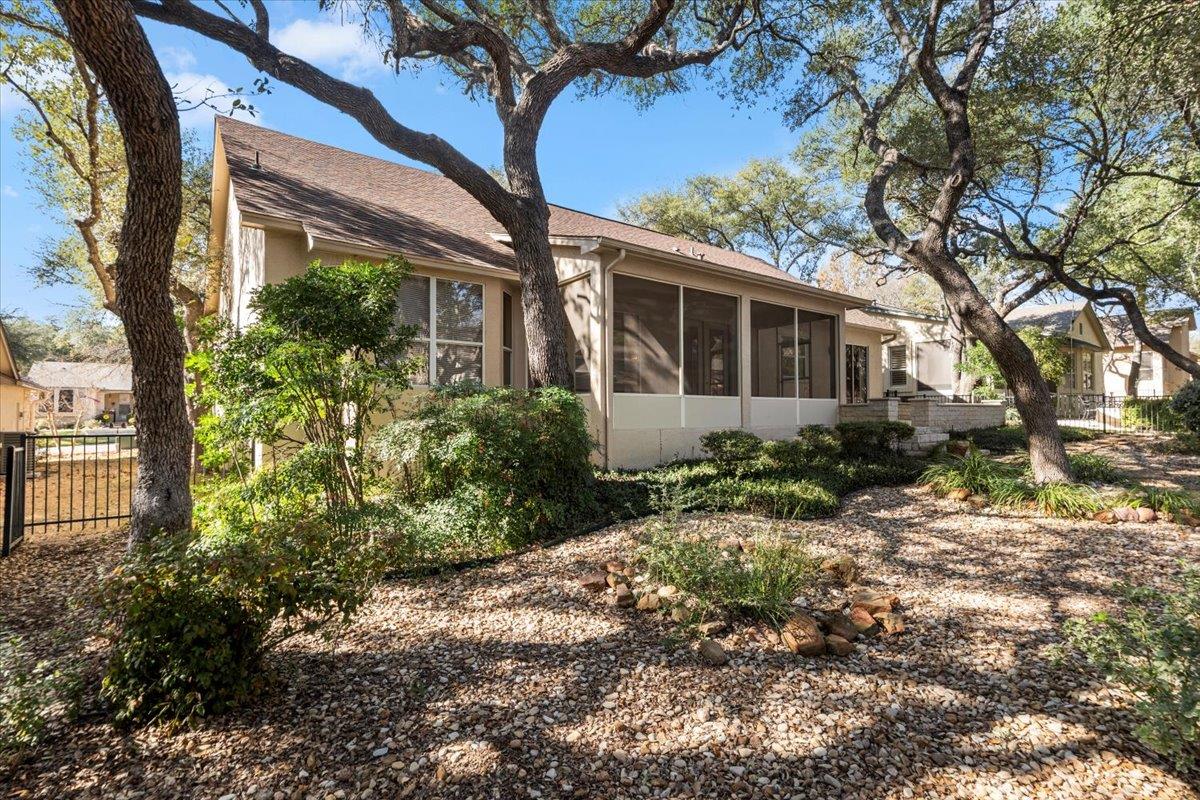 211 Whispering Wind Dr, Georgetown, TX 78633