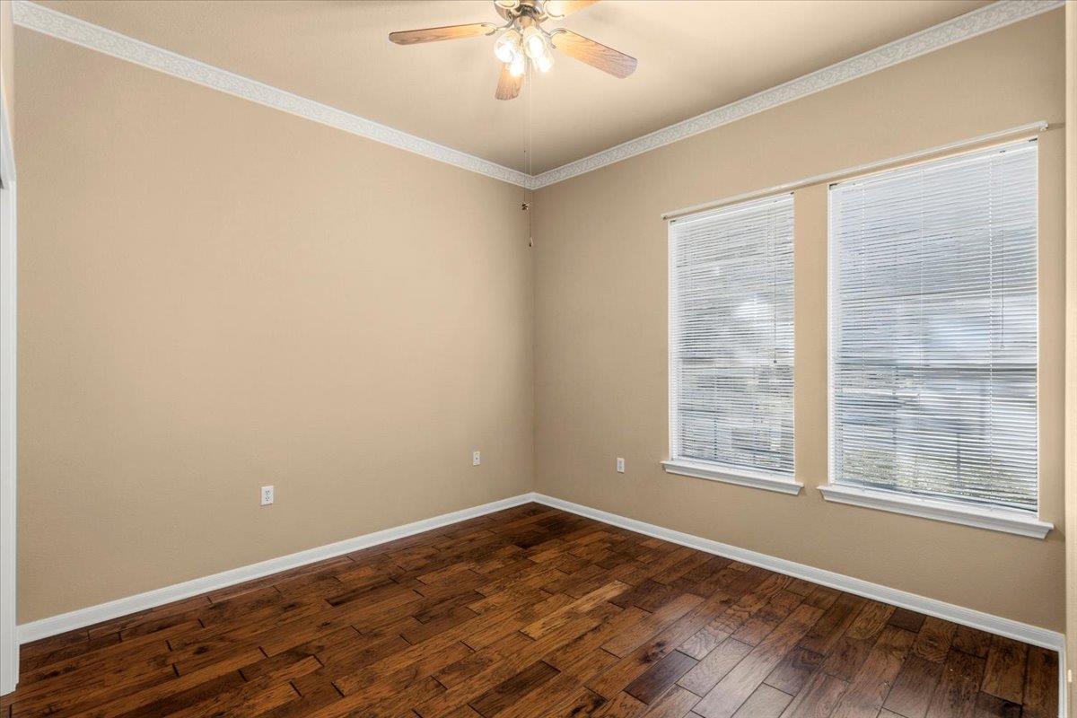 211 Whispering Wind Dr, Georgetown, TX 78633