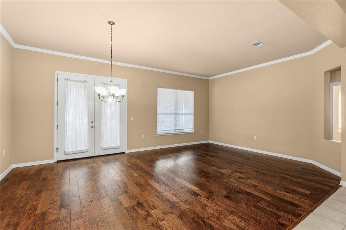 211 Whispering Wind Dr, Georgetown, TX 78633