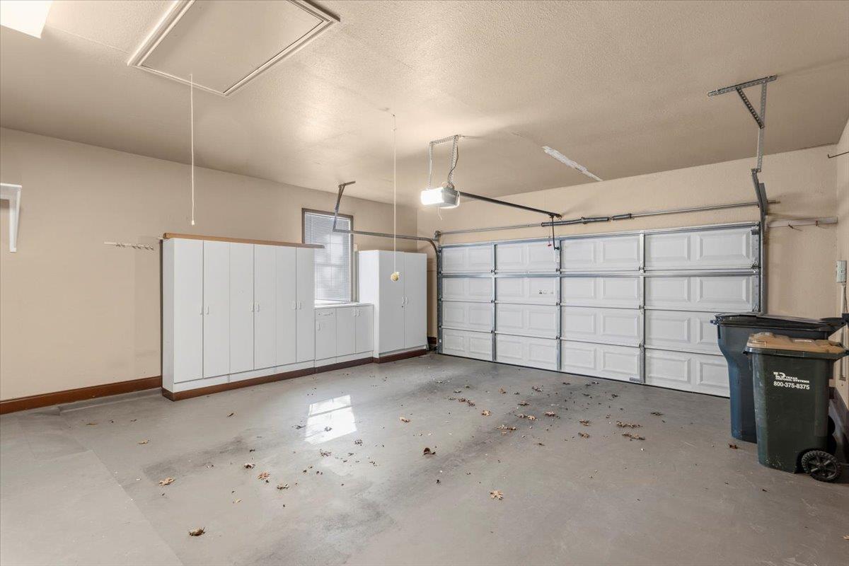 211 Whispering Wind Dr, Georgetown, TX 78633