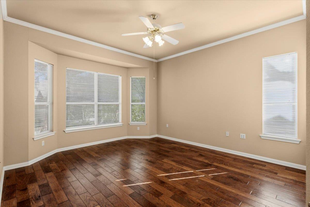 211 Whispering Wind Dr, Georgetown, TX 78633