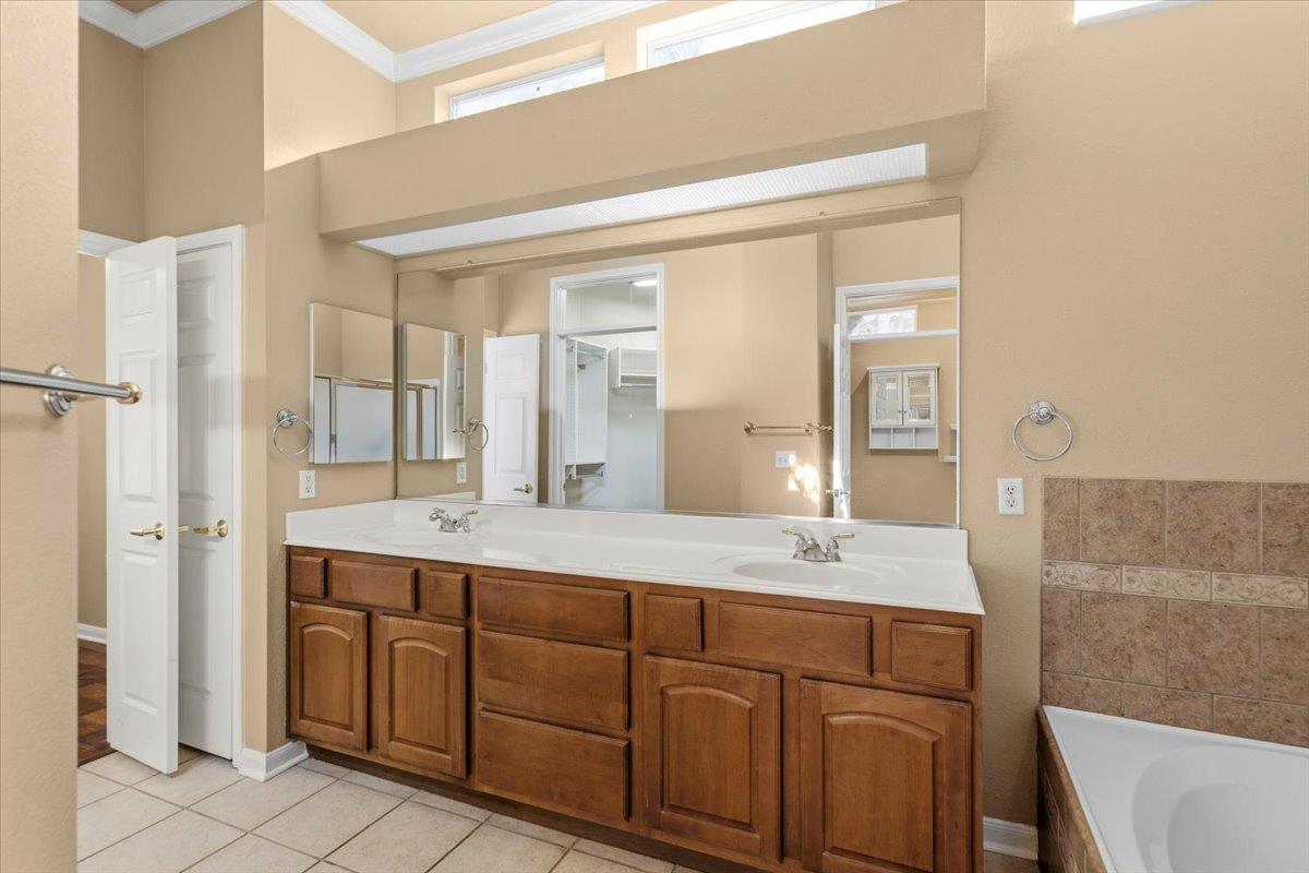 211 Whispering Wind Dr, Georgetown, TX 78633