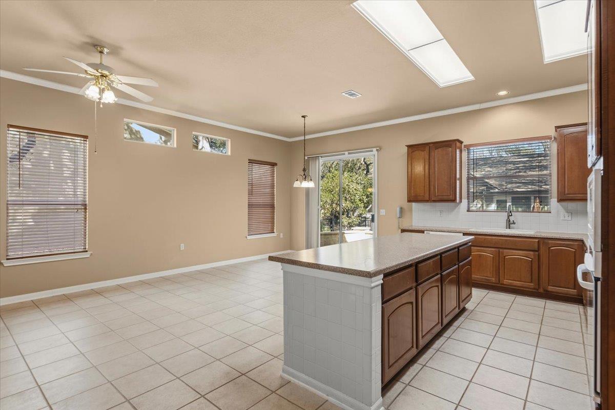 211 Whispering Wind Dr, Georgetown, TX 78633