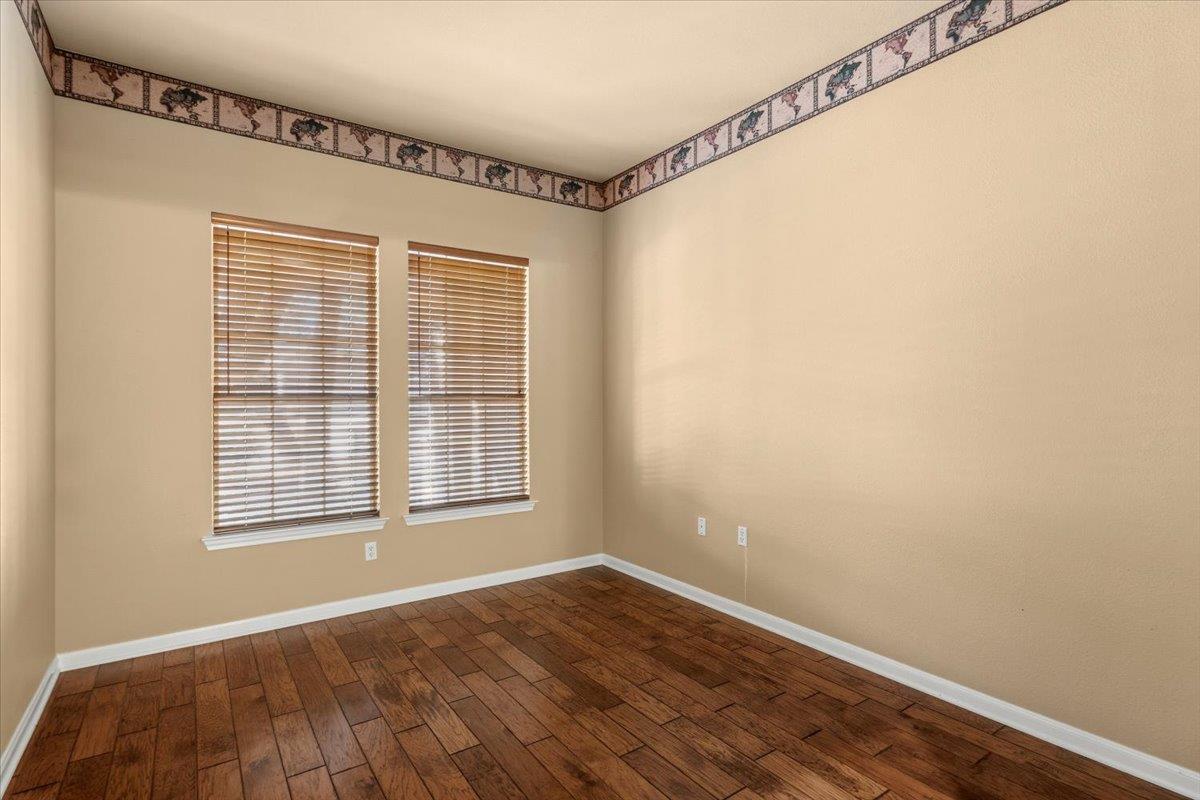 211 Whispering Wind Dr, Georgetown, TX 78633