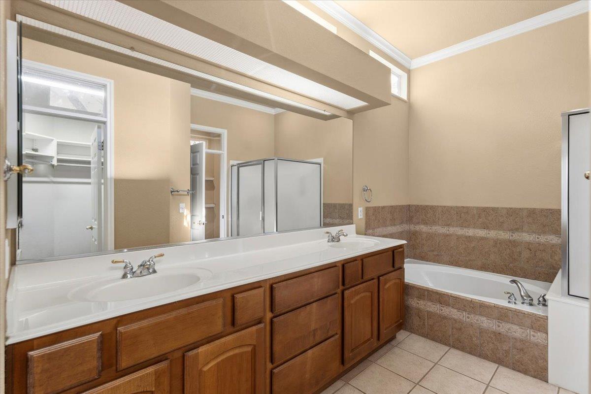 211 Whispering Wind Dr, Georgetown, TX 78633