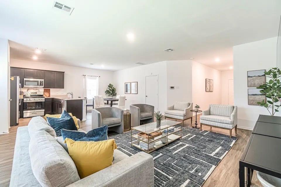 441 Gabbro Gdns, Maxwell, TX 78656