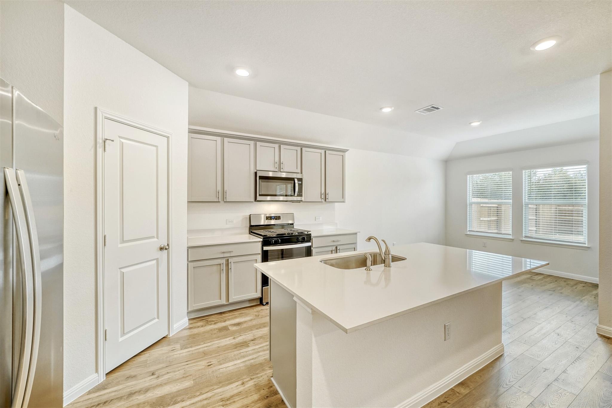 1936 Bandito Bluff Pass, Leander, TX 78641