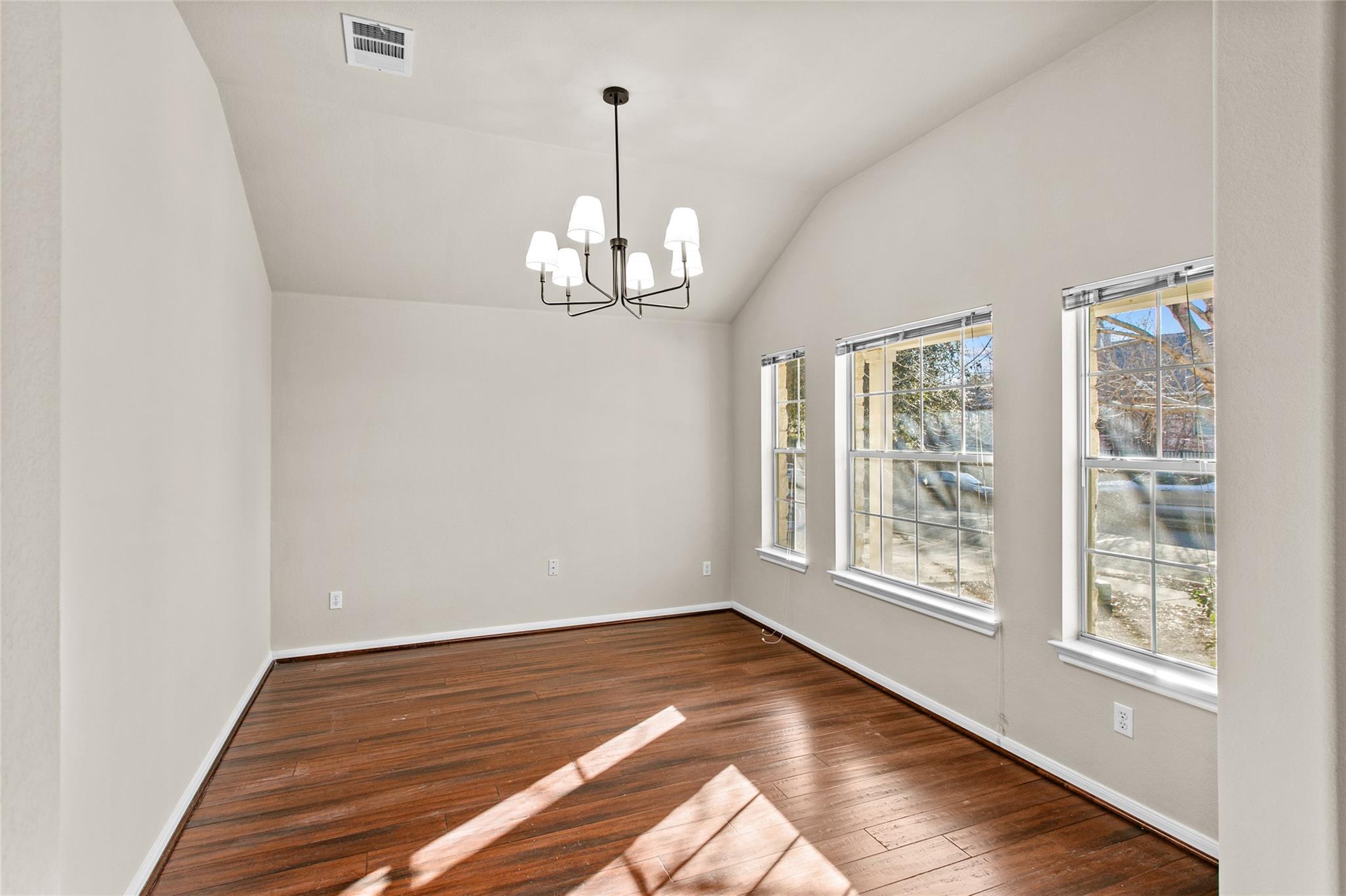 9401 Pioneer Forest Dr, Austin, TX 78744