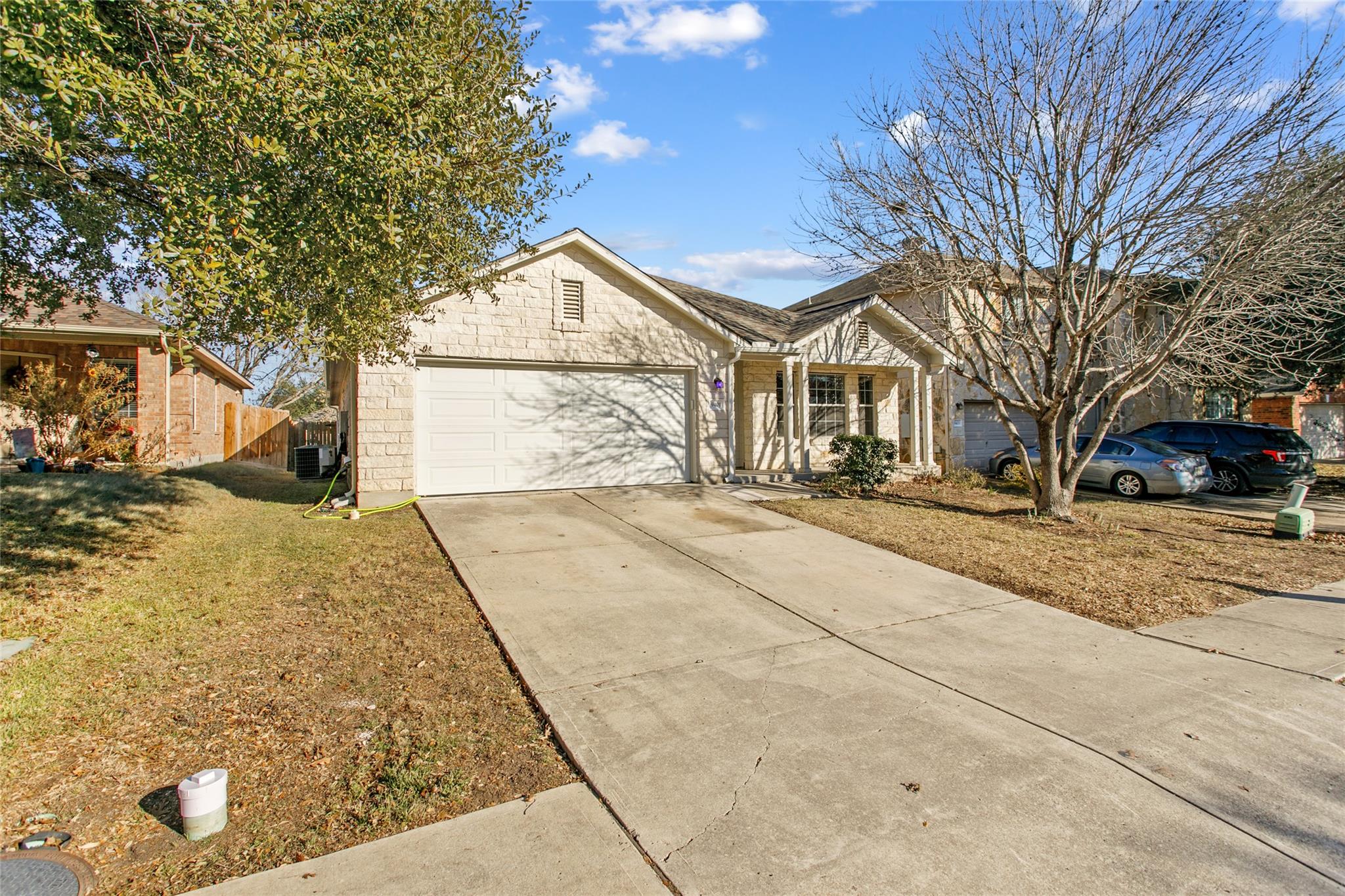 9401 Pioneer Forest Dr, Austin, TX 78744