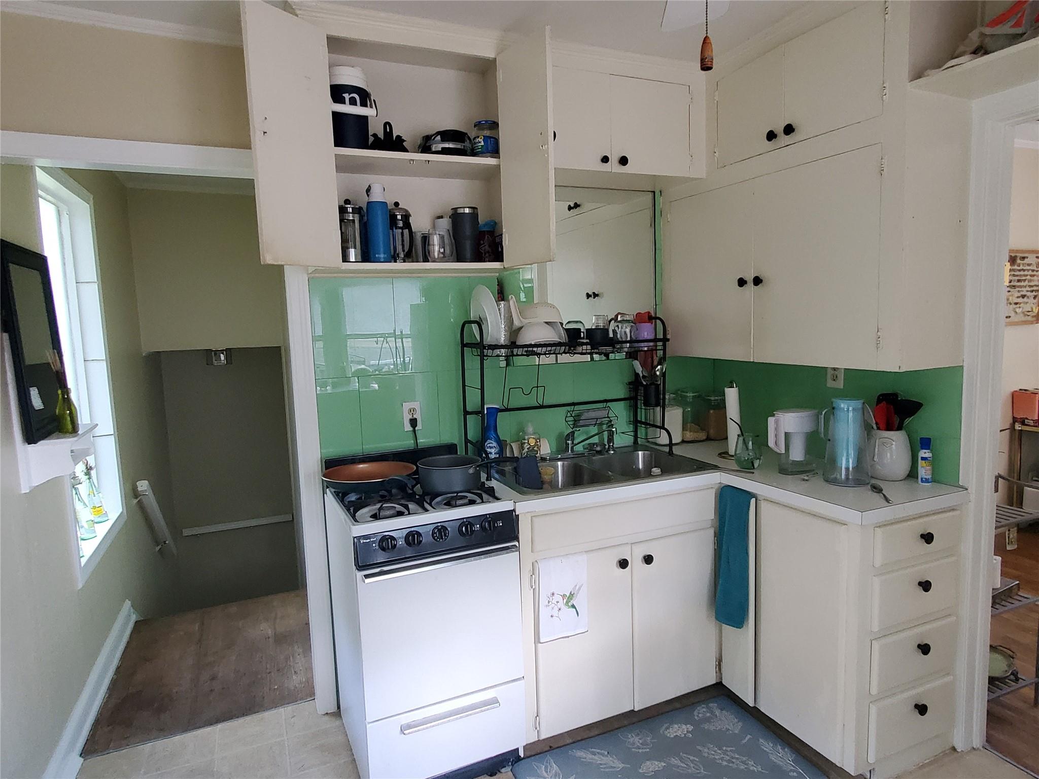 918 E 37th St # B, Austin, TX 78705