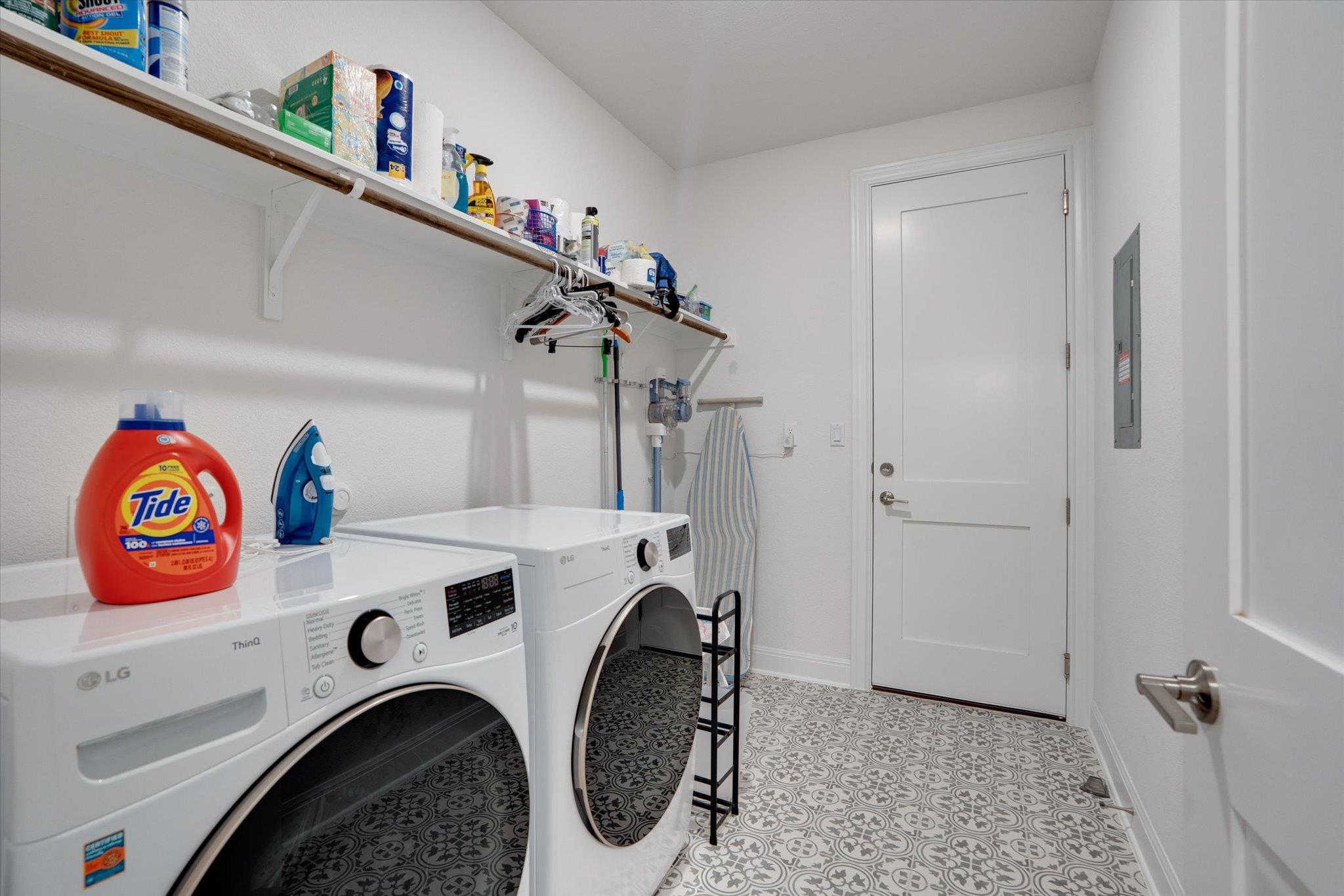 916 Pear Tree Ln, Austin, TX 78737