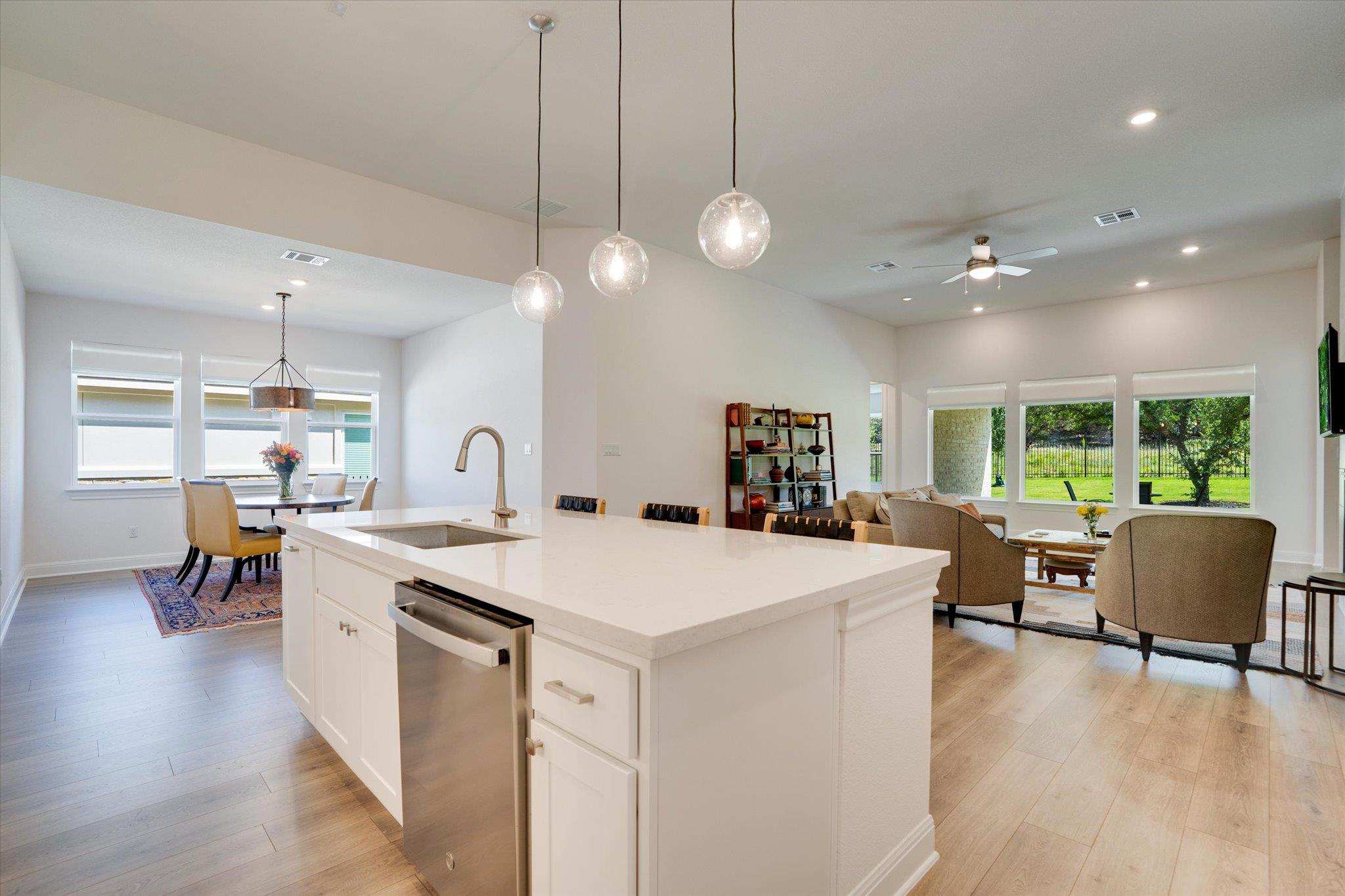 916 Pear Tree Ln, Austin, TX 78737