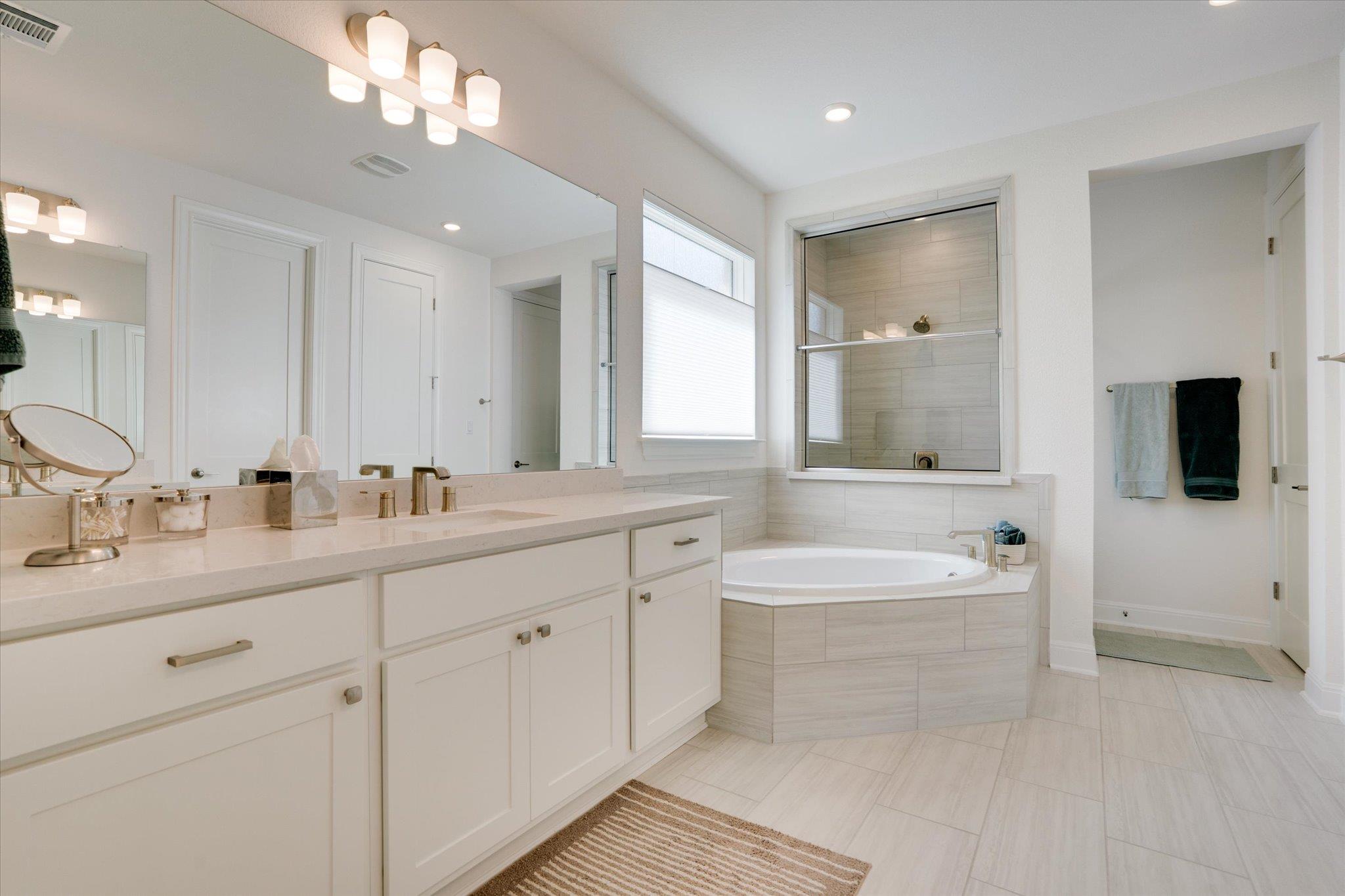 916 Pear Tree Ln, Austin, TX 78737