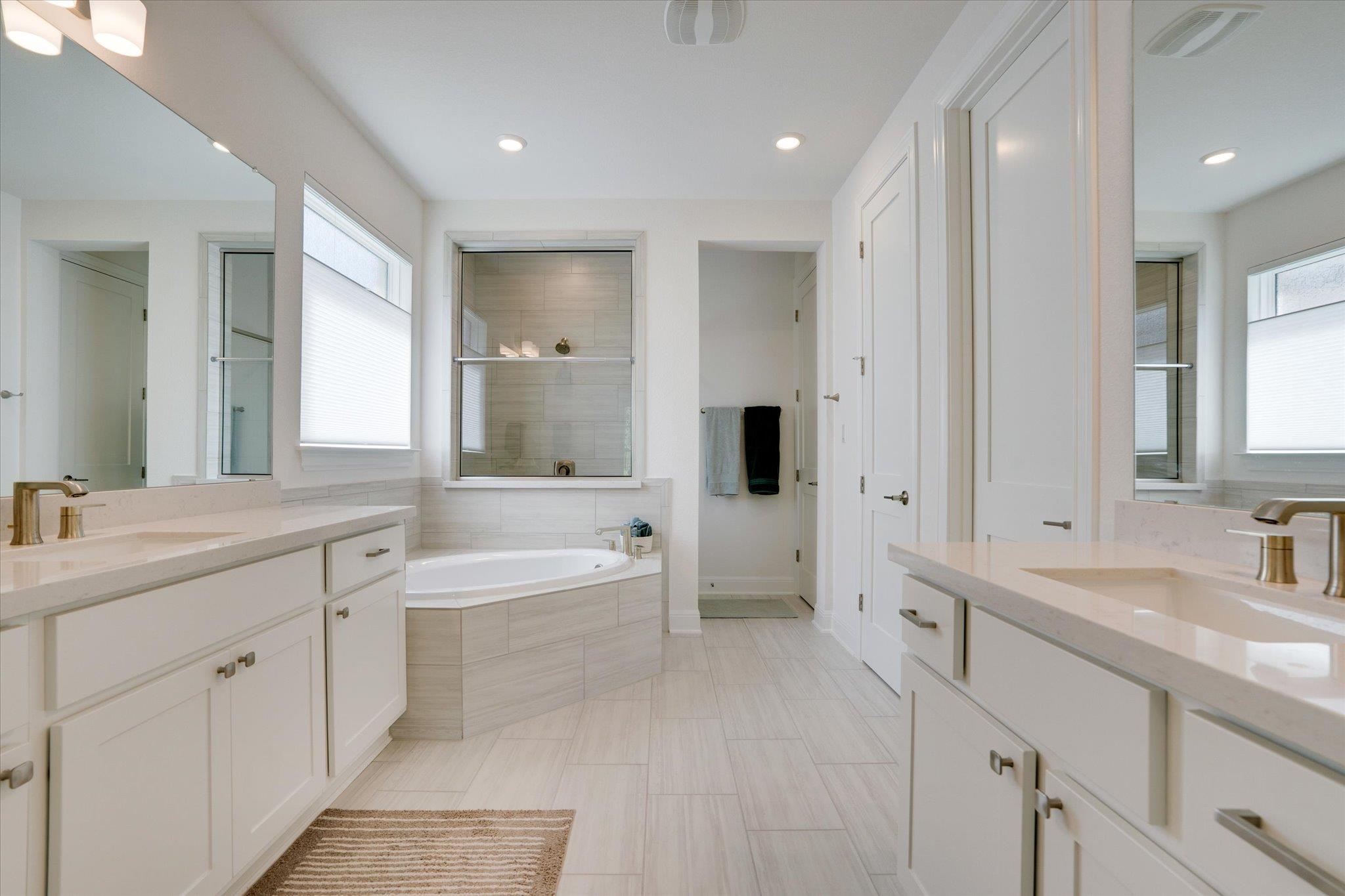 916 Pear Tree Ln, Austin, TX 78737