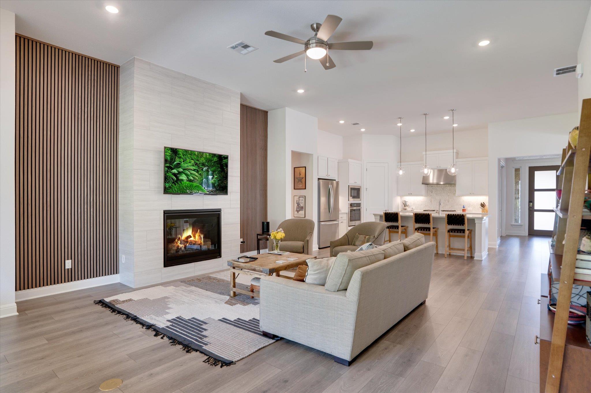 916 Pear Tree Ln, Austin, TX 78737