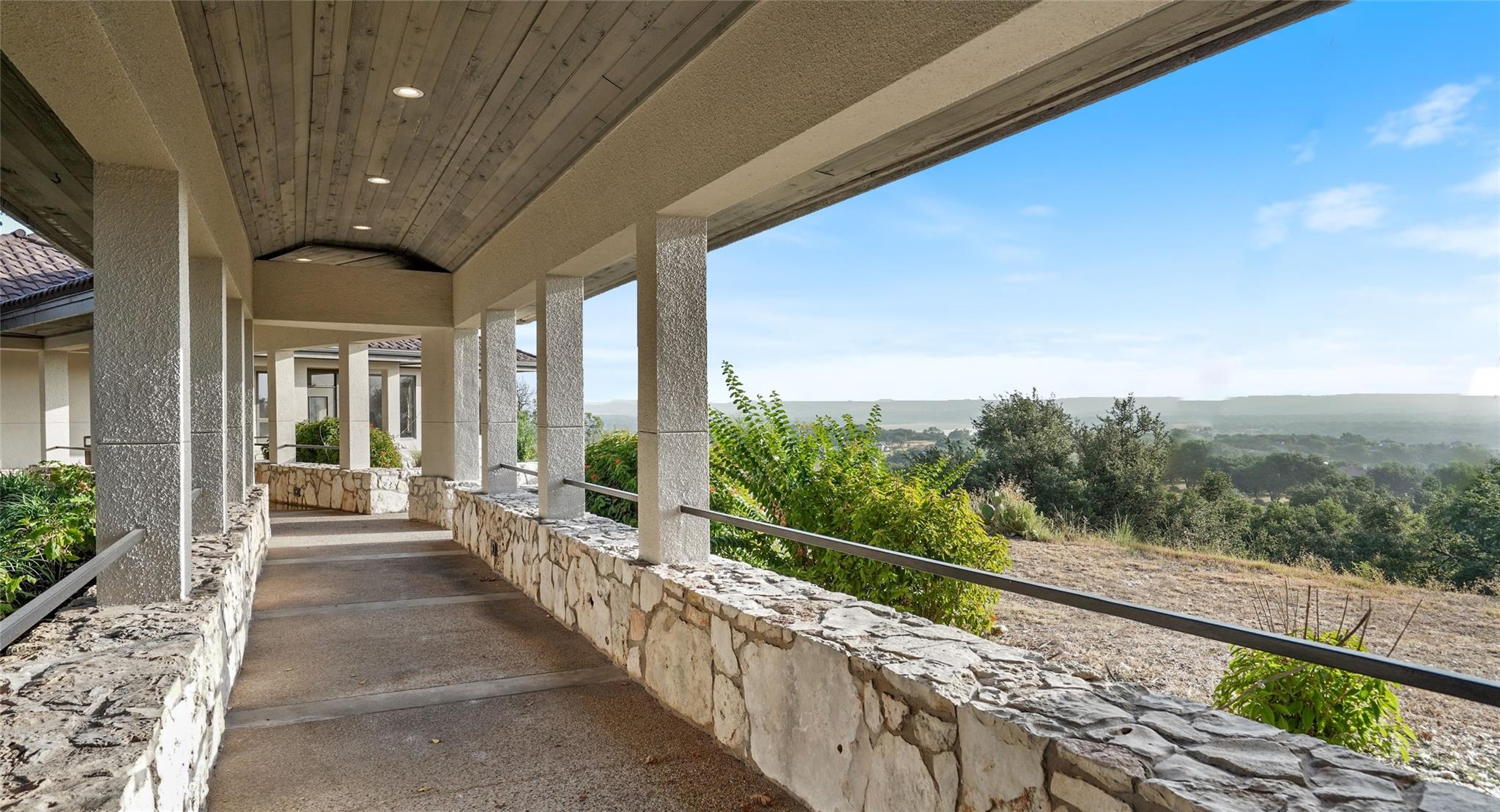 2504 Countryside Cir, Spicewood, TX 78669