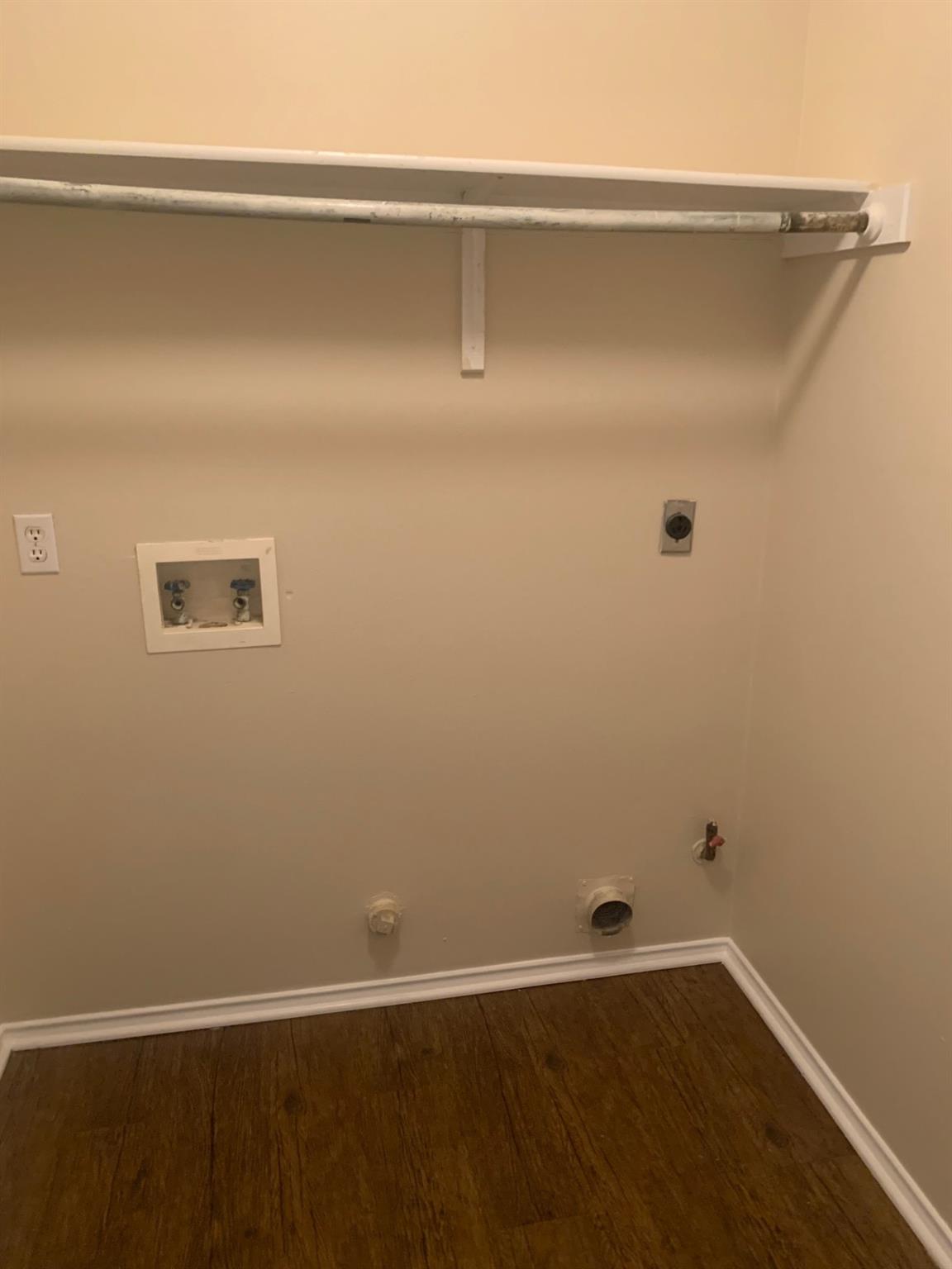 1507 Parkwood Dr, Leander, TX 78641