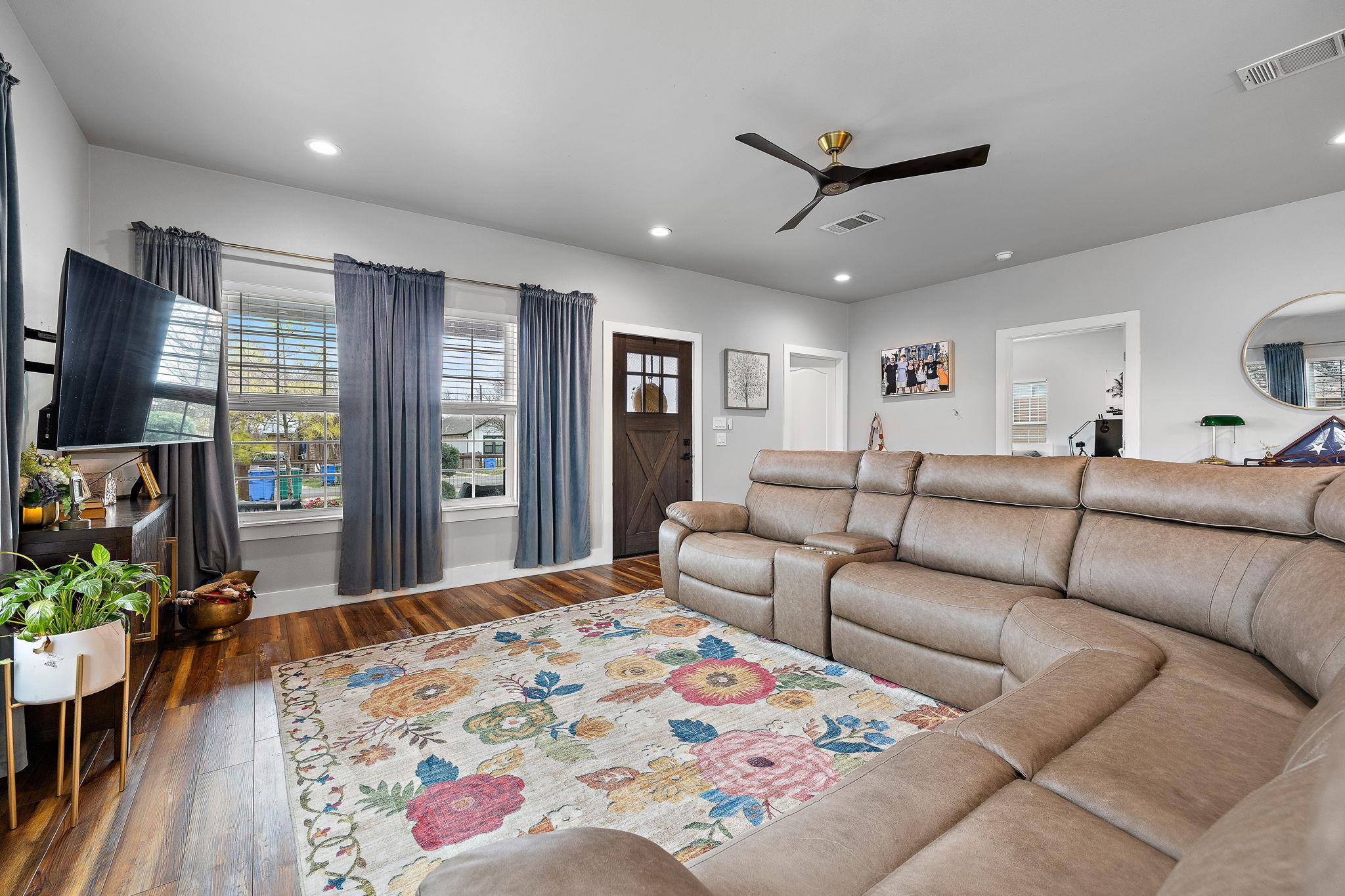 611 Elliott St, Taylor, TX 76574