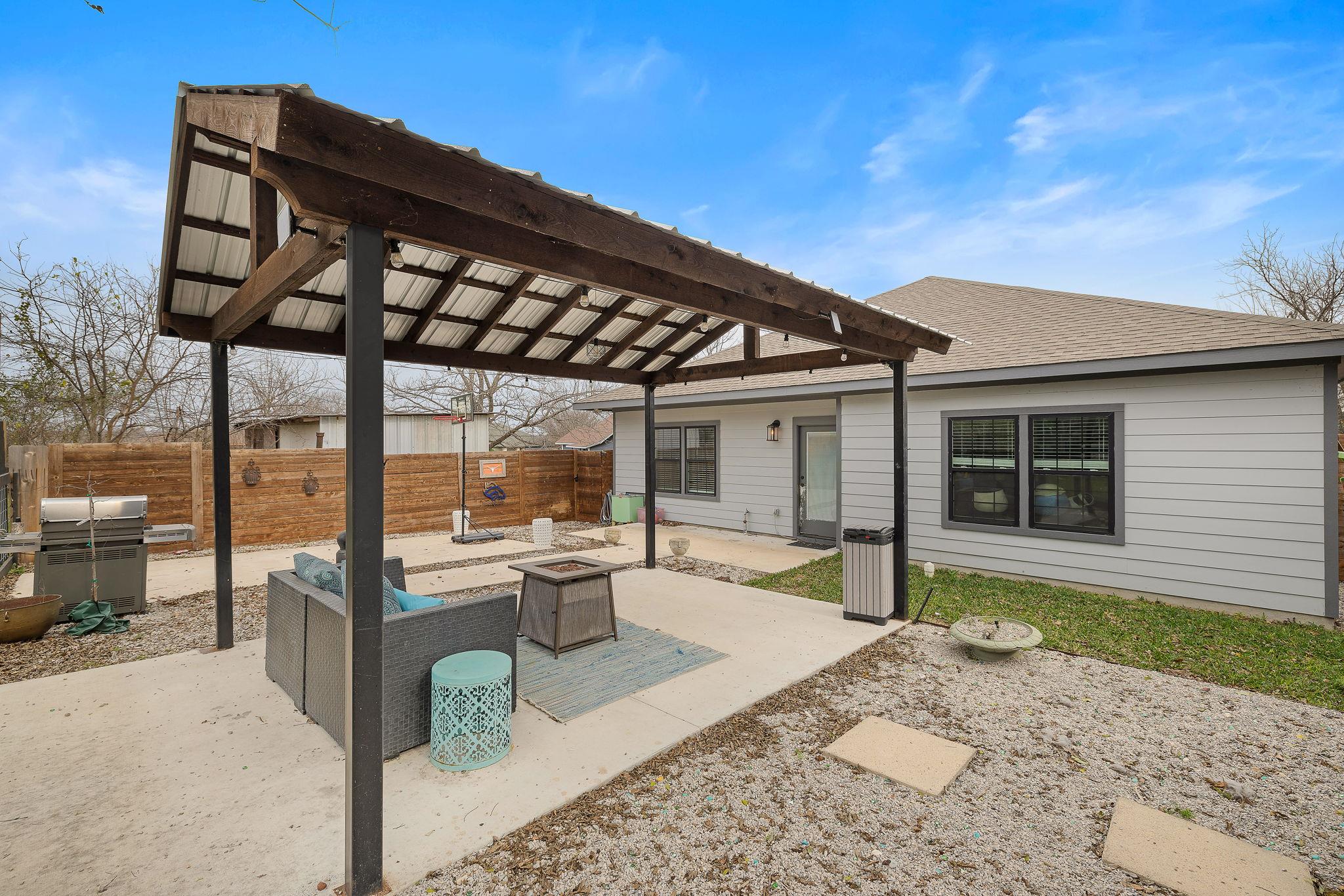 611 Elliott St, Taylor, TX 76574